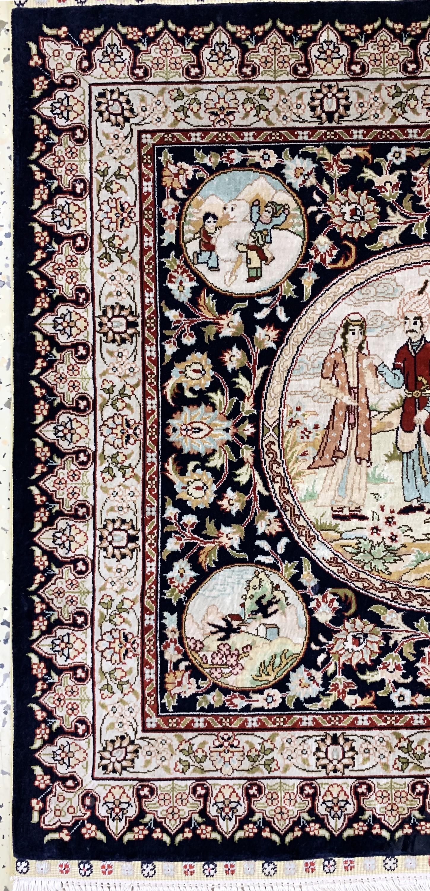 Detail b: Hereke Seide, China, Ende 20.Jhd, reine Naturseide, ca. 65 x 63 cm, EHZ: 2