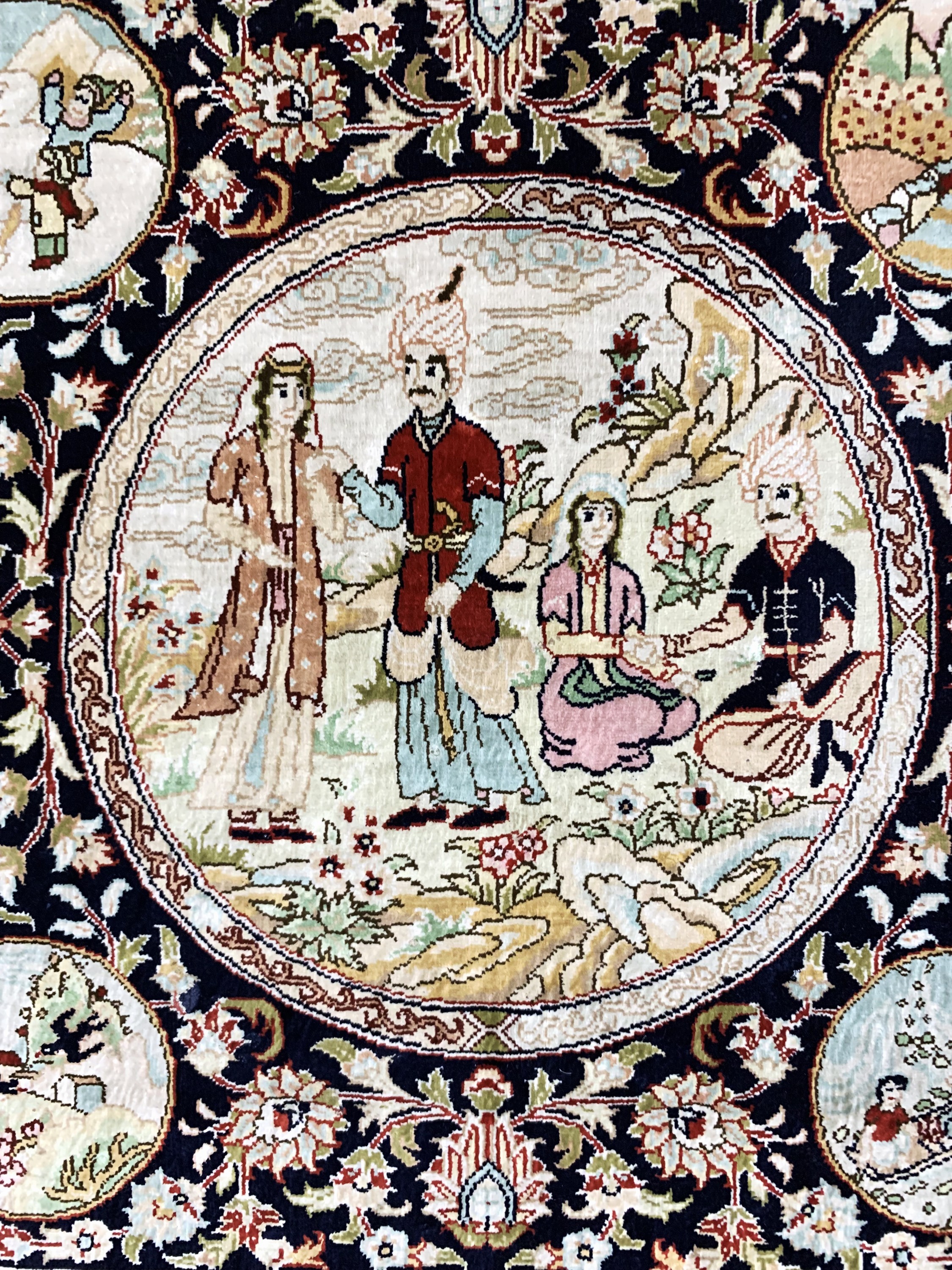 Detail c: Hereke Seide, China, Ende 20.Jhd, reine Naturseide, ca. 65 x 63 cm, EHZ: 2