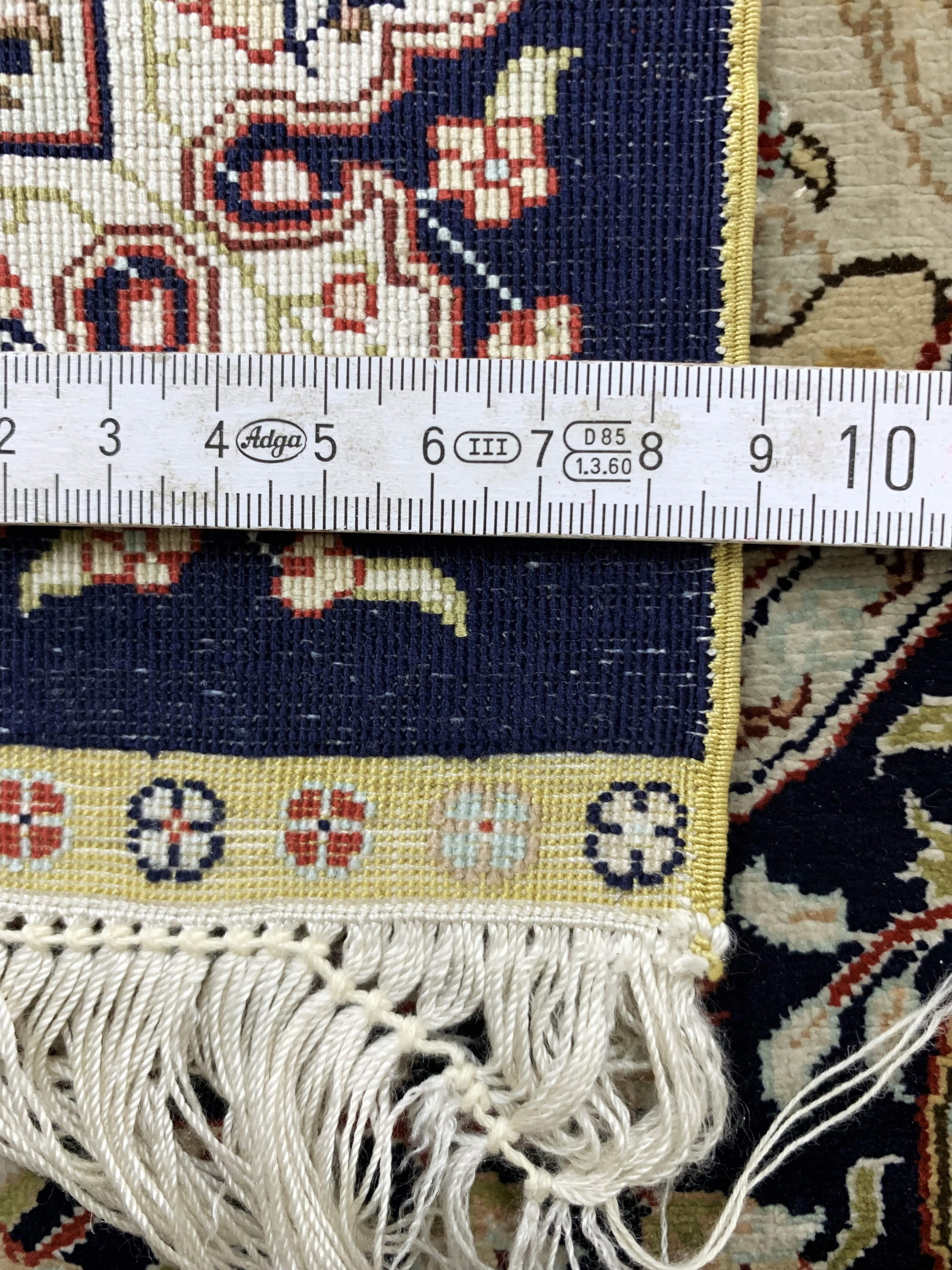 Detail d: Hereke Seide, China, Ende 20.Jhd, reine Naturseide, ca. 65 x 63 cm, EHZ: 2
