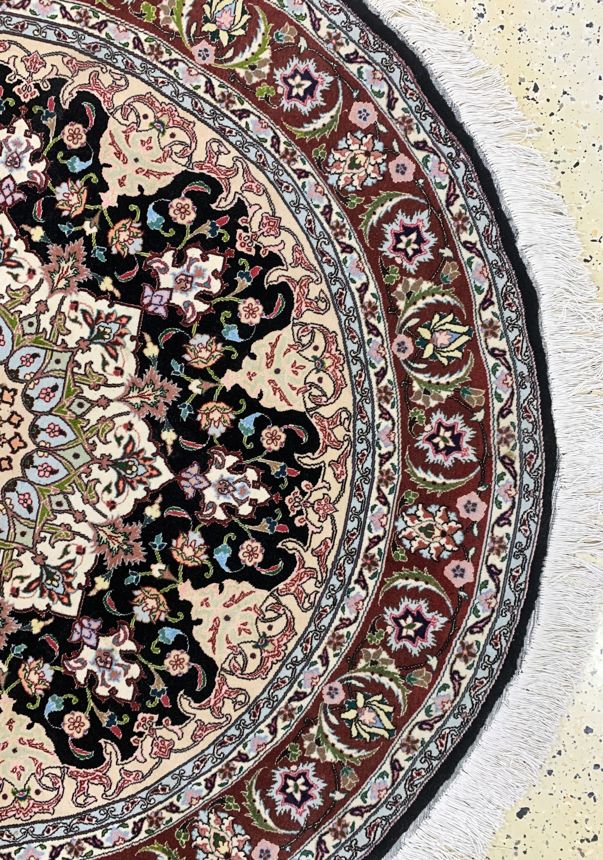 Detail a: Täbriz fein(50 Raj), Persien, Ende 20.Jhd, Korkwolle mit Seide, durchm. ca. 150 cm, ca. 500.000 Kn/qm, EHZ: 1-2