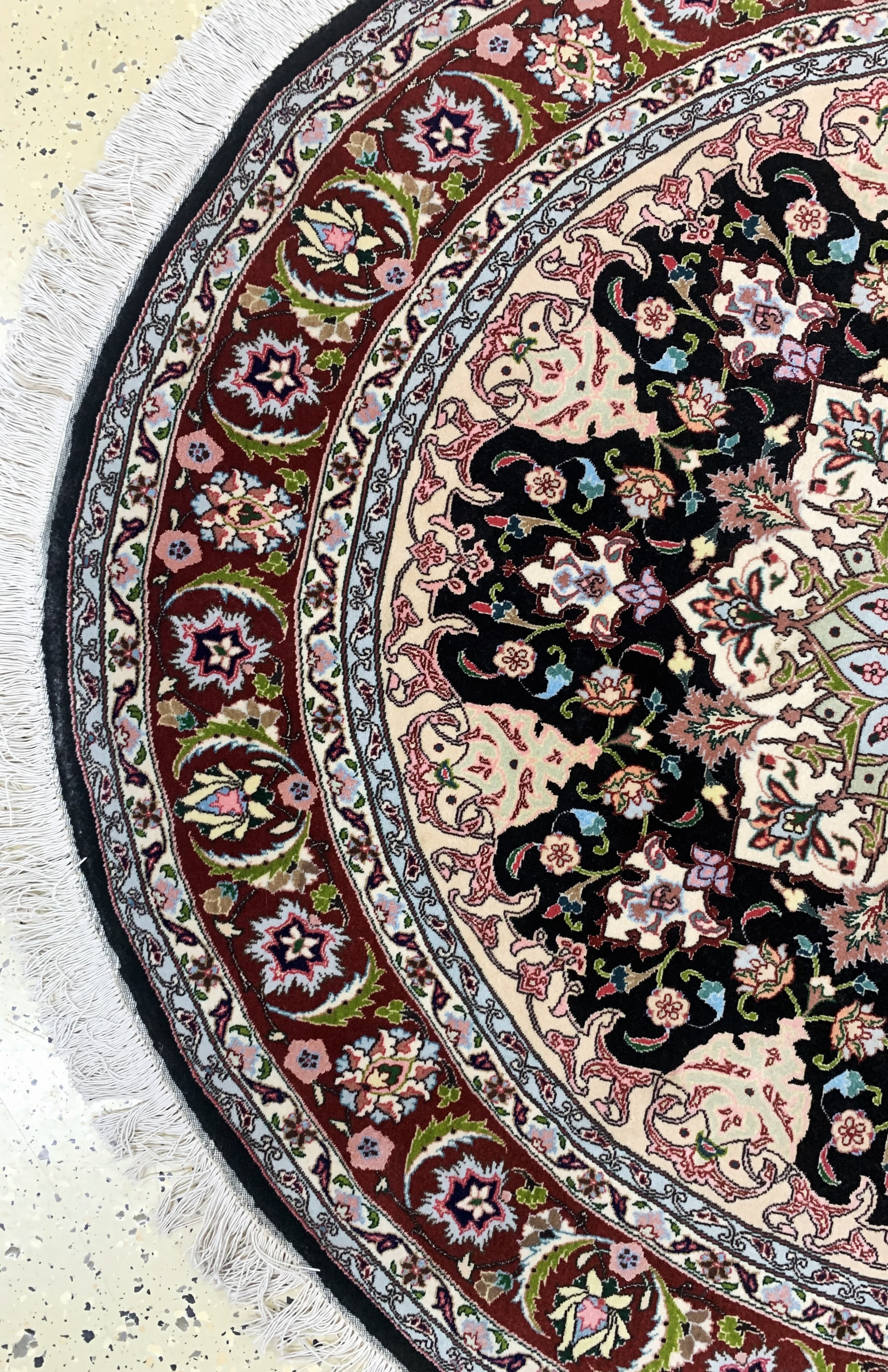 Detail b: Täbriz fein(50 Raj), Persien, Ende 20.Jhd, Korkwolle mit Seide, durchm. ca. 150 cm, ca. 500.000 Kn/qm, EHZ: 1-2