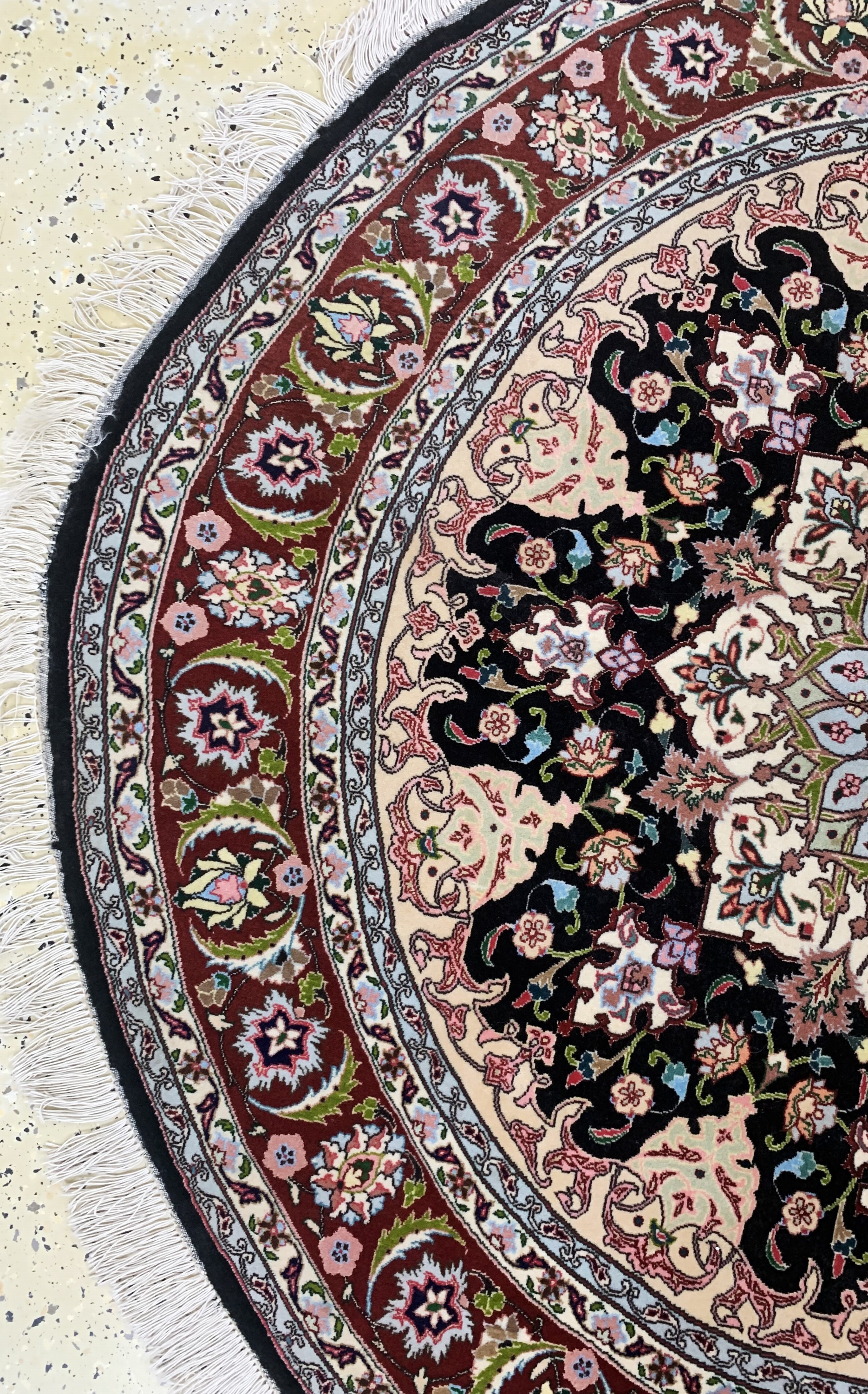 Detail c: Täbriz fein(50 Raj), Persien, Ende 20.Jhd, Korkwolle mit Seide, durchm. ca. 150 cm, ca. 500.000 Kn/qm, EHZ: 1-2