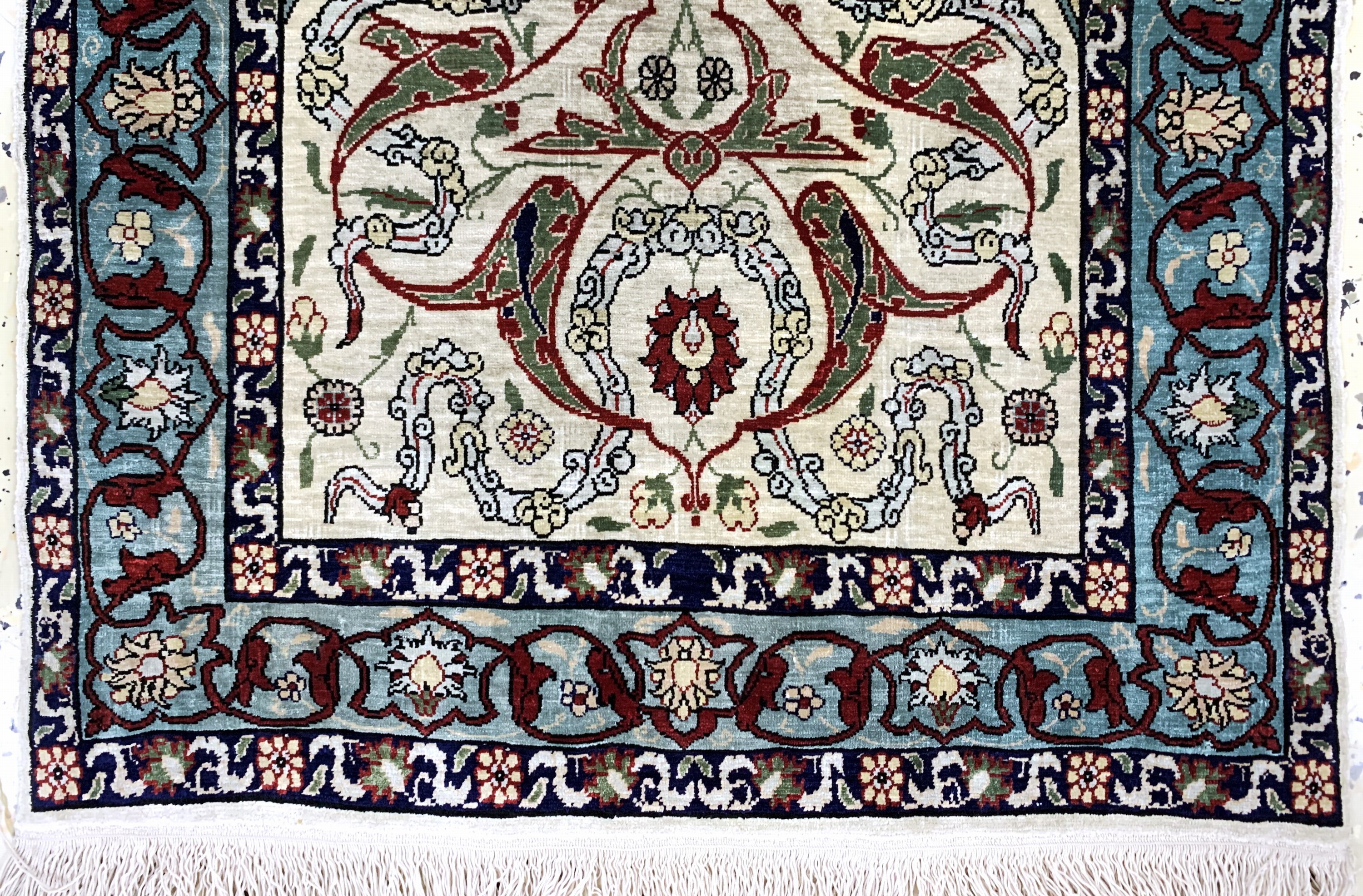 Detail c: Hereke Seide signiert, Türkei, Mitte 20.Jhd, reine Naturseide, ca. 79 x 50 cm, EHZ:2-3