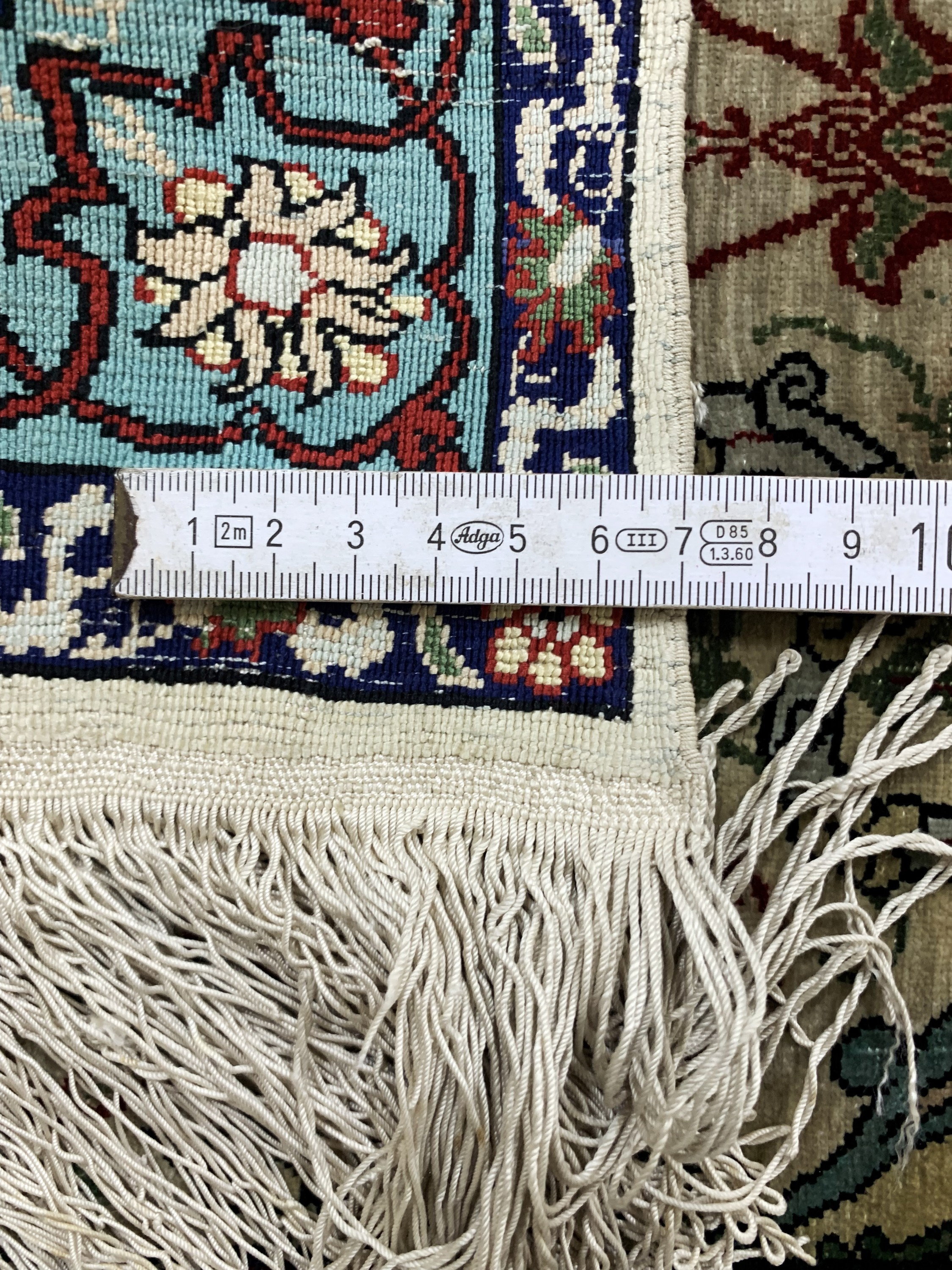 Detail e: Hereke Seide signiert, Türkei, Mitte 20.Jhd, reine Naturseide, ca. 79 x 50 cm, EHZ:2-3