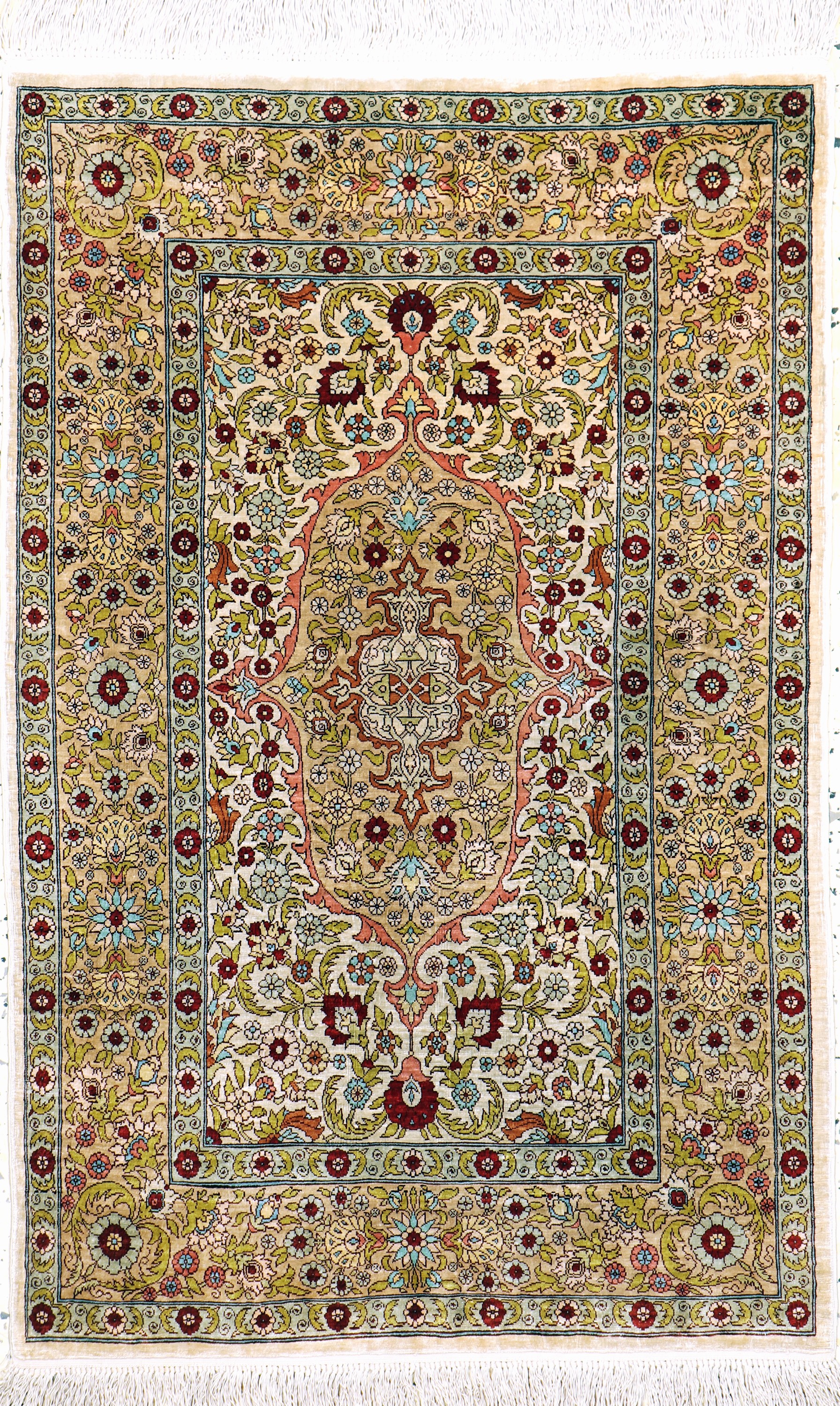 Hereke Seide fein, Türkei, Mitte 20.Jhd, reine Naturseide, ca. 95 x 62 cm, EHZ: 2(Verschmutzt)