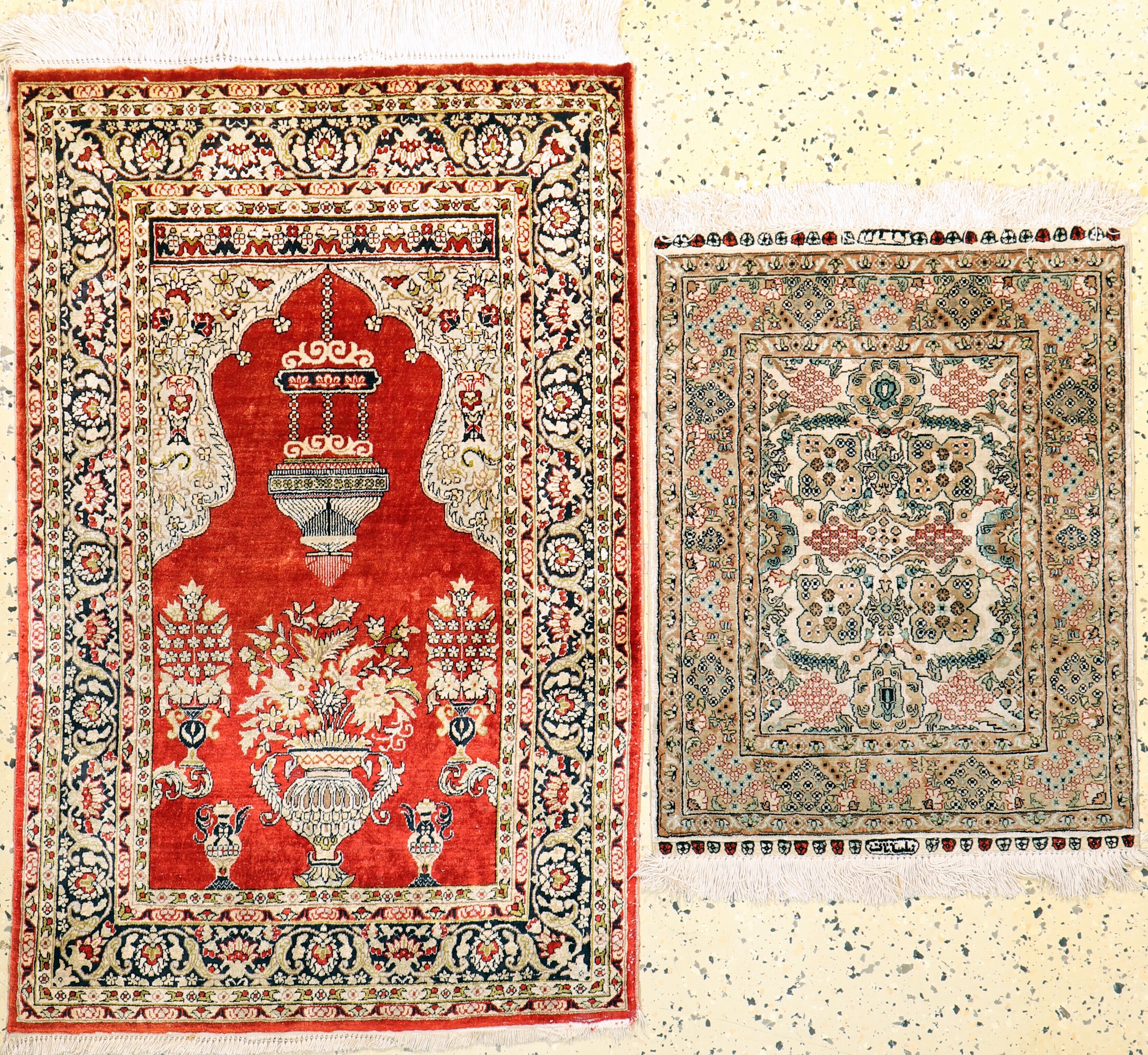 Ein paar Seiden Hereke, China, Ende 20.Jhd,reine Naturseide, ca. 95 x 63 cm & ca. 63 x 48 cm, EHZ: 2