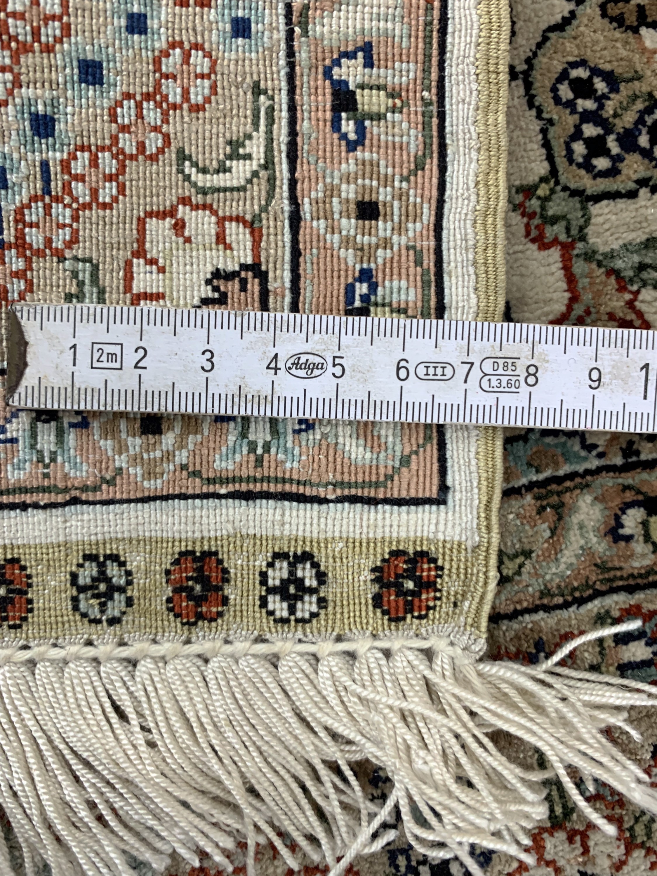 Detail d: Ein paar Seiden Hereke, China, Ende 20.Jhd,reine Naturseide, ca. 95 x 63 cm & ca. 63 x 48 cm, EHZ: 2