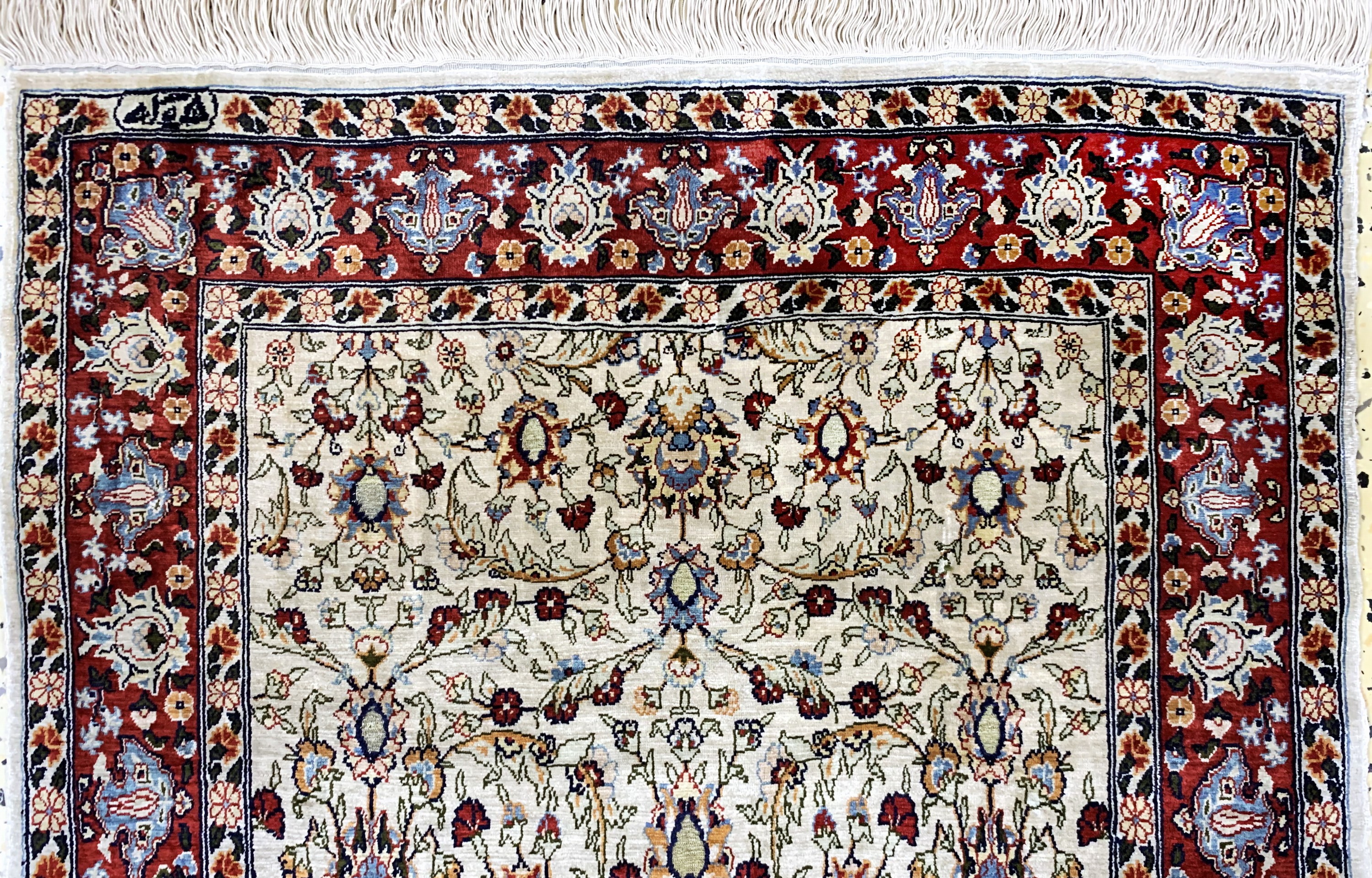 Detail a: Hereke Seide signiert, Türkei, Mitte 20.Jhd, reine Naturseide"Metallbroschiert", ca. 105 x 67 cm, EHZ: 2