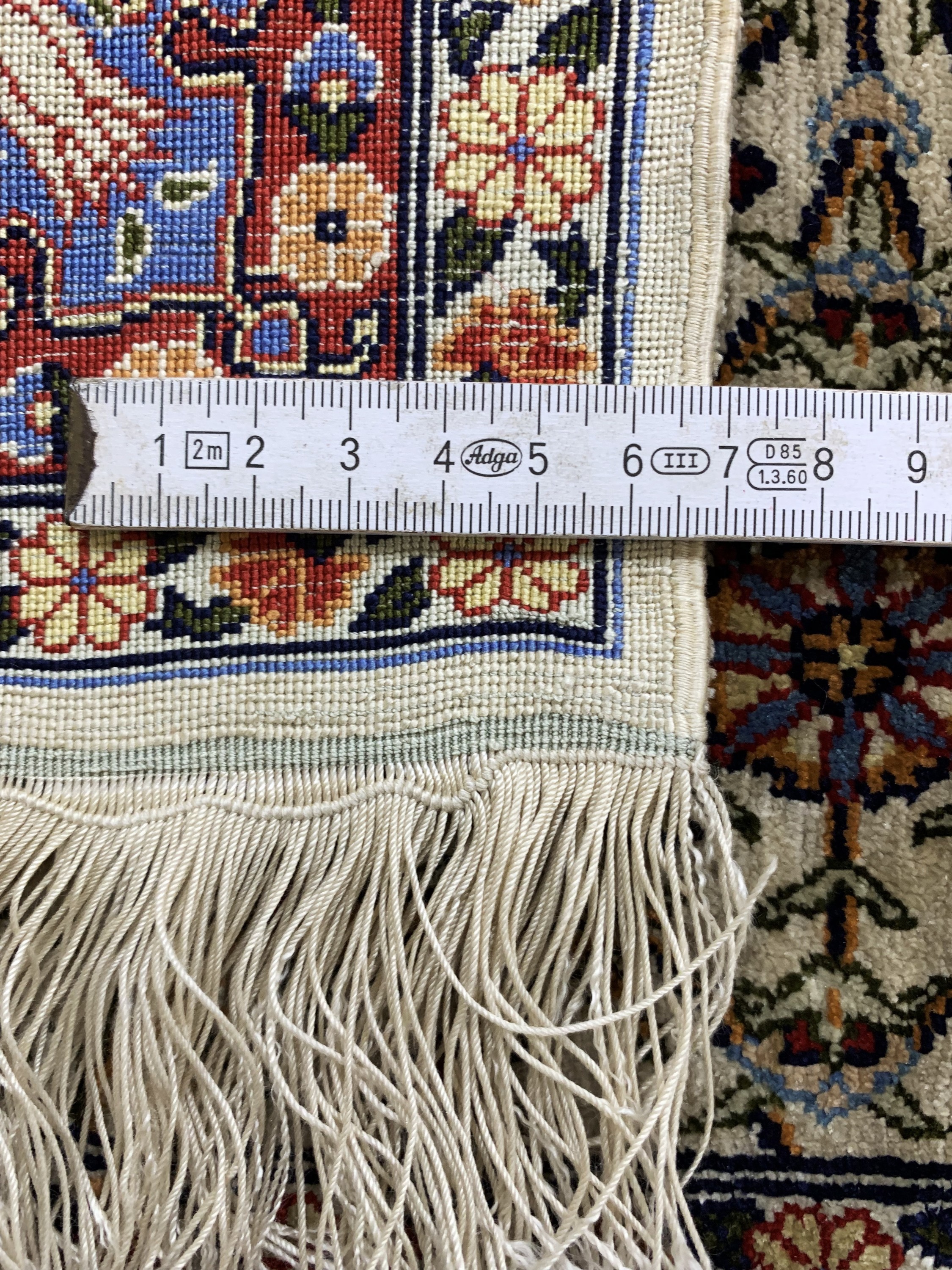 Detail e: Hereke Seide signiert, Türkei, Mitte 20.Jhd, reine Naturseide"Metallbroschiert", ca. 105 x 67 cm, EHZ: 2