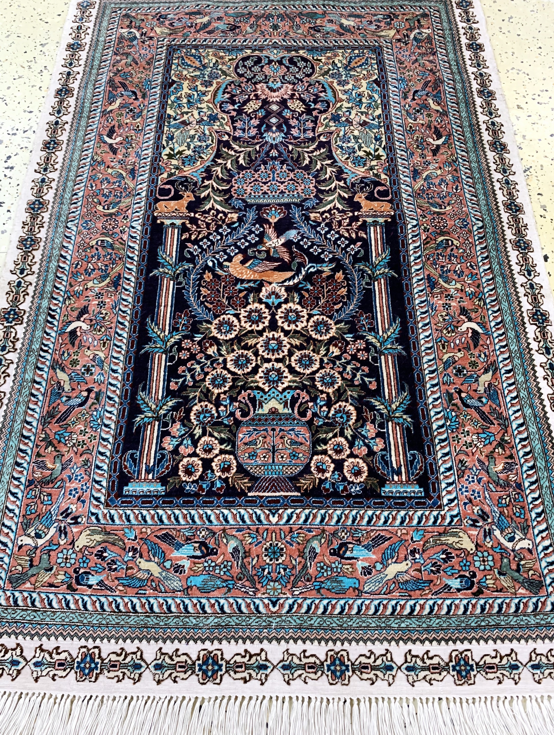 Detail c: Hereke Seide fein, China, Ende 20.Jhd, reine Naturseide, ca. 123 x 78 cm, ca. 1,0 Mio. Kn/qm, EHZ: 2