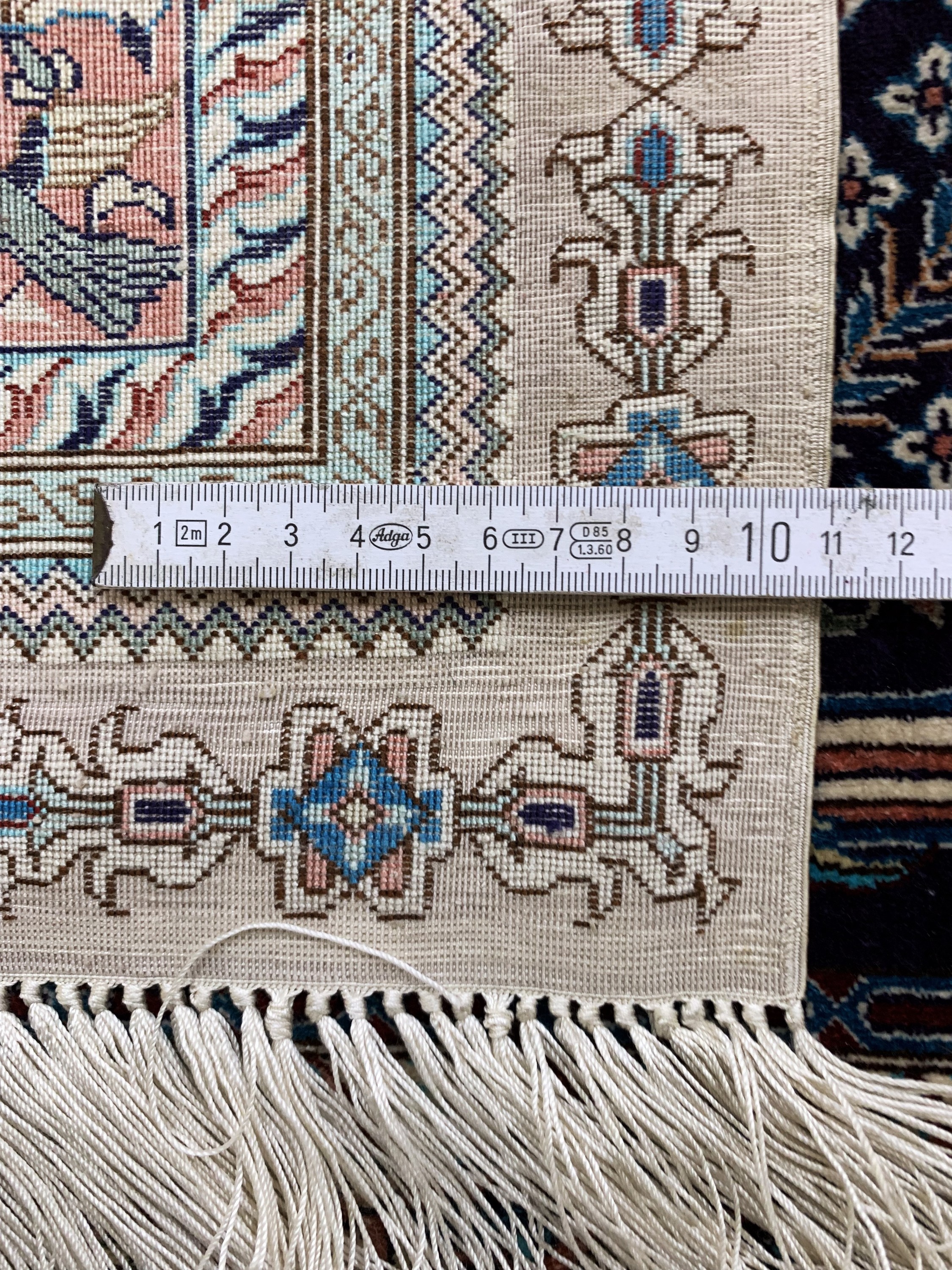 Detail d: Hereke Seide fein, China, Ende 20.Jhd, reine Naturseide, ca. 123 x 78 cm, ca. 1,0 Mio. Kn/qm, EHZ: 2