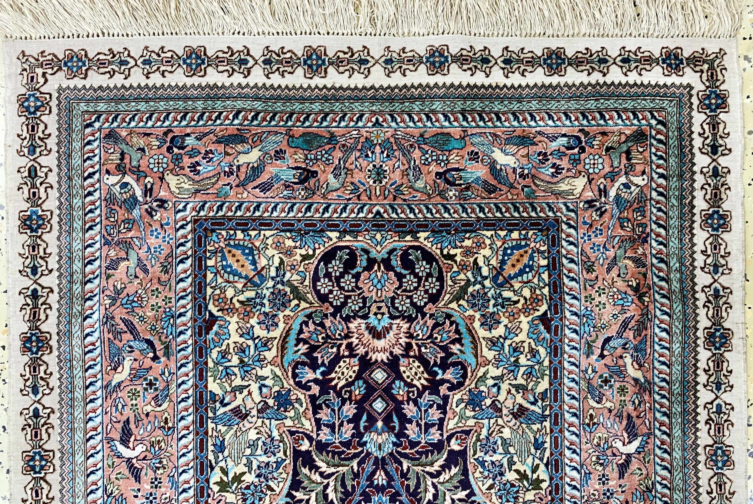 Detail e: Hereke Seide fein, China, Ende 20.Jhd, reine Naturseide, ca. 123 x 78 cm, ca. 1,0 Mio. Kn/qm, EHZ: 2
