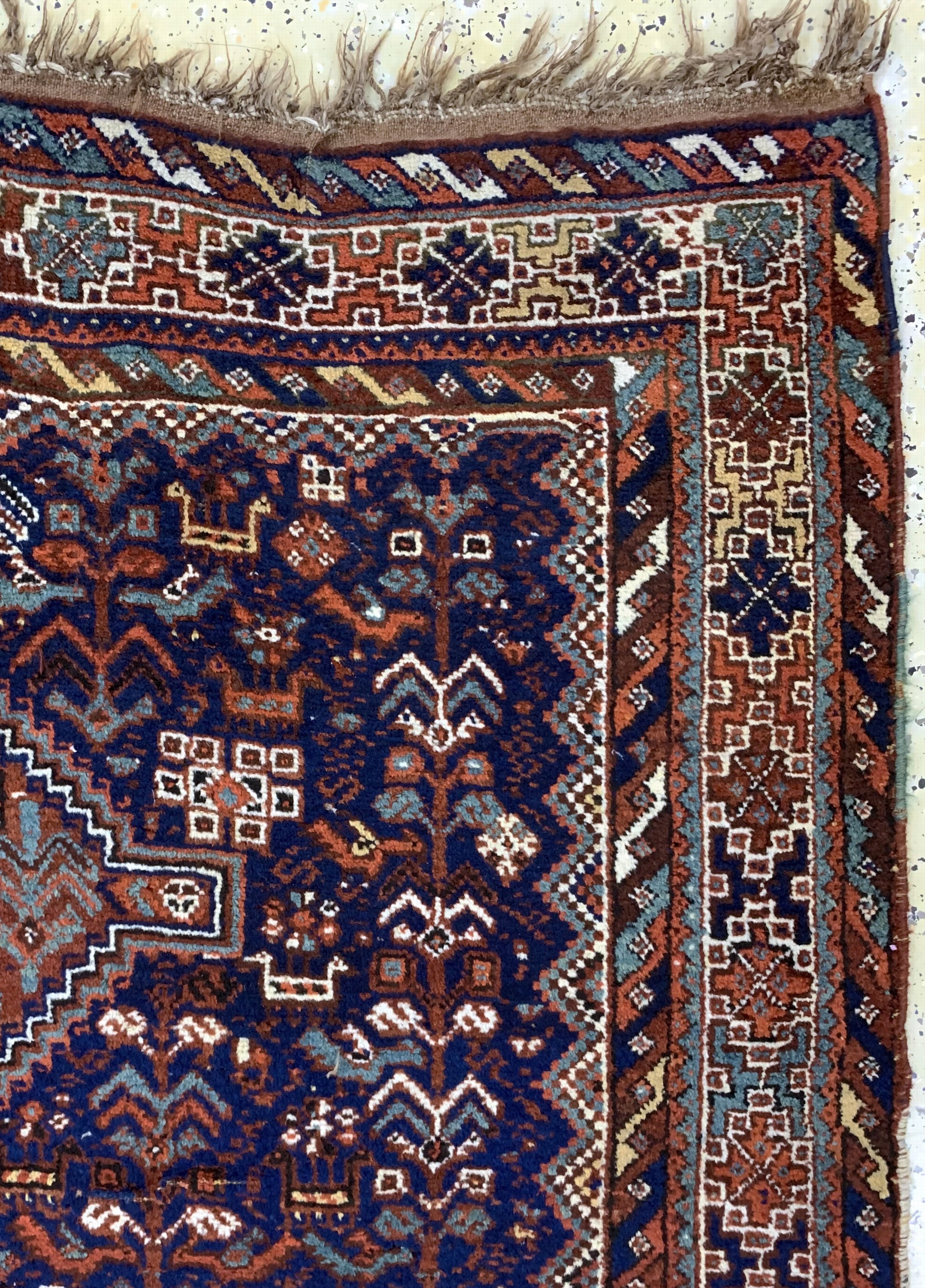 Detail c: Khamseh alt, Persien, Anfang 20.Jhd, Wolle auf Wolle, ca. 185 x 160 cm, Mottenfraß, EHZ: 3