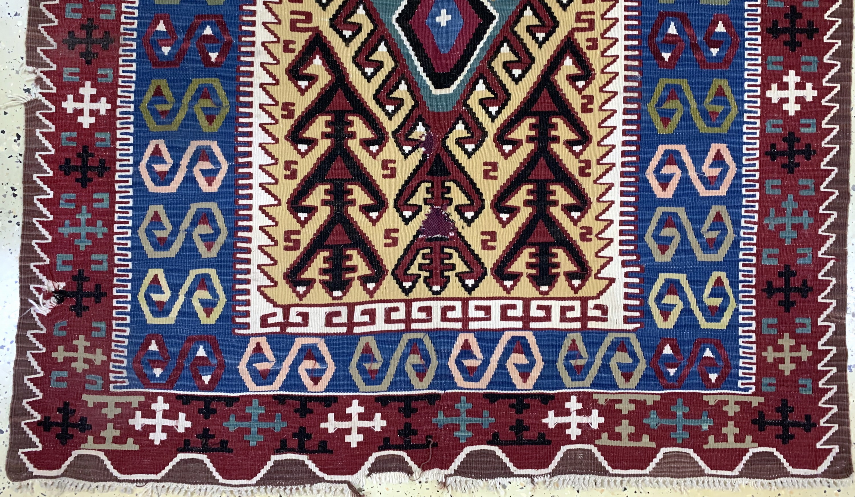 Detail b: Obruk Kelim antik, Türkei, um 1900, Wolle auf Wolle, ca. 185 x 125 cm, EHZ: 3(kleine Löcher)