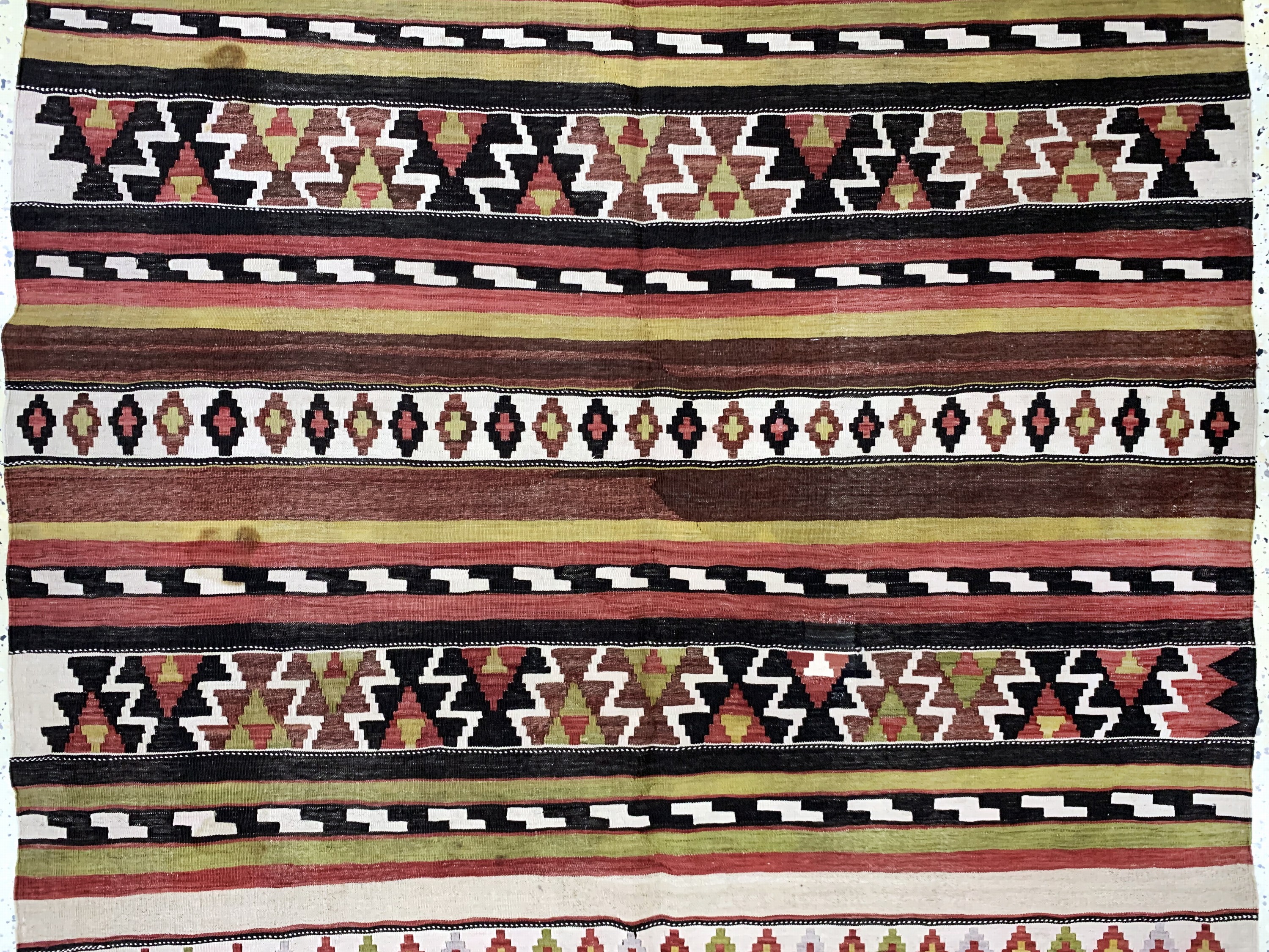 Detail b: Anatol Kelim, Türkei, Anfang 20.Jhd, Wolle auf Wolle, ca. 355 x 155 cm, Reinigungsbedürftig, EHZ: 2(kleine restaurierungen)