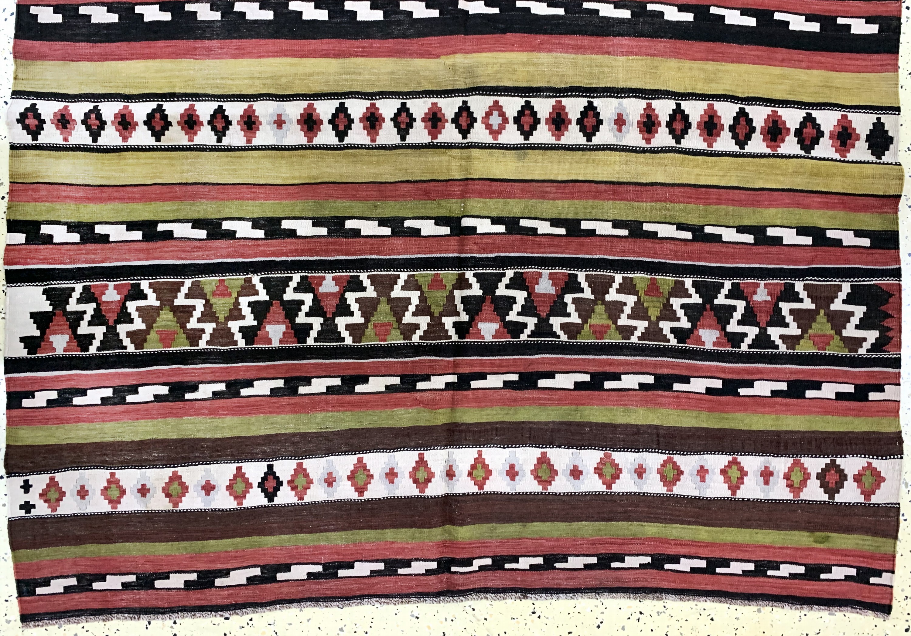 Detail c: Anatol Kelim, Türkei, Anfang 20.Jhd, Wolle auf Wolle, ca. 355 x 155 cm, Reinigungsbedürftig, EHZ: 2(kleine restaurierungen)