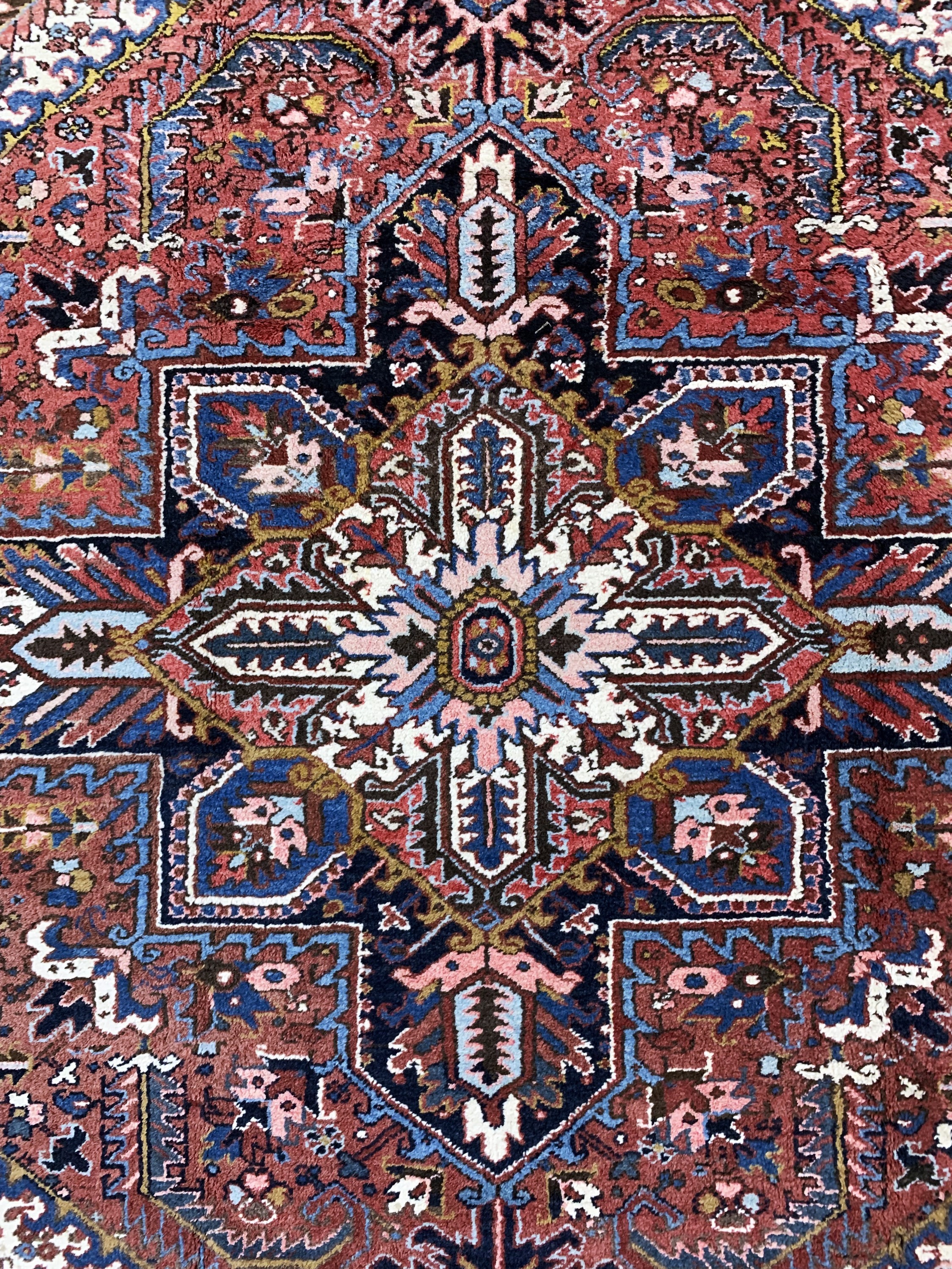 Detail c: Heriz alt, Persien, Mitte 20.Jhd, Wolle aufBaumwolle, ca. 312 x 222 cm, EHZ: 2
