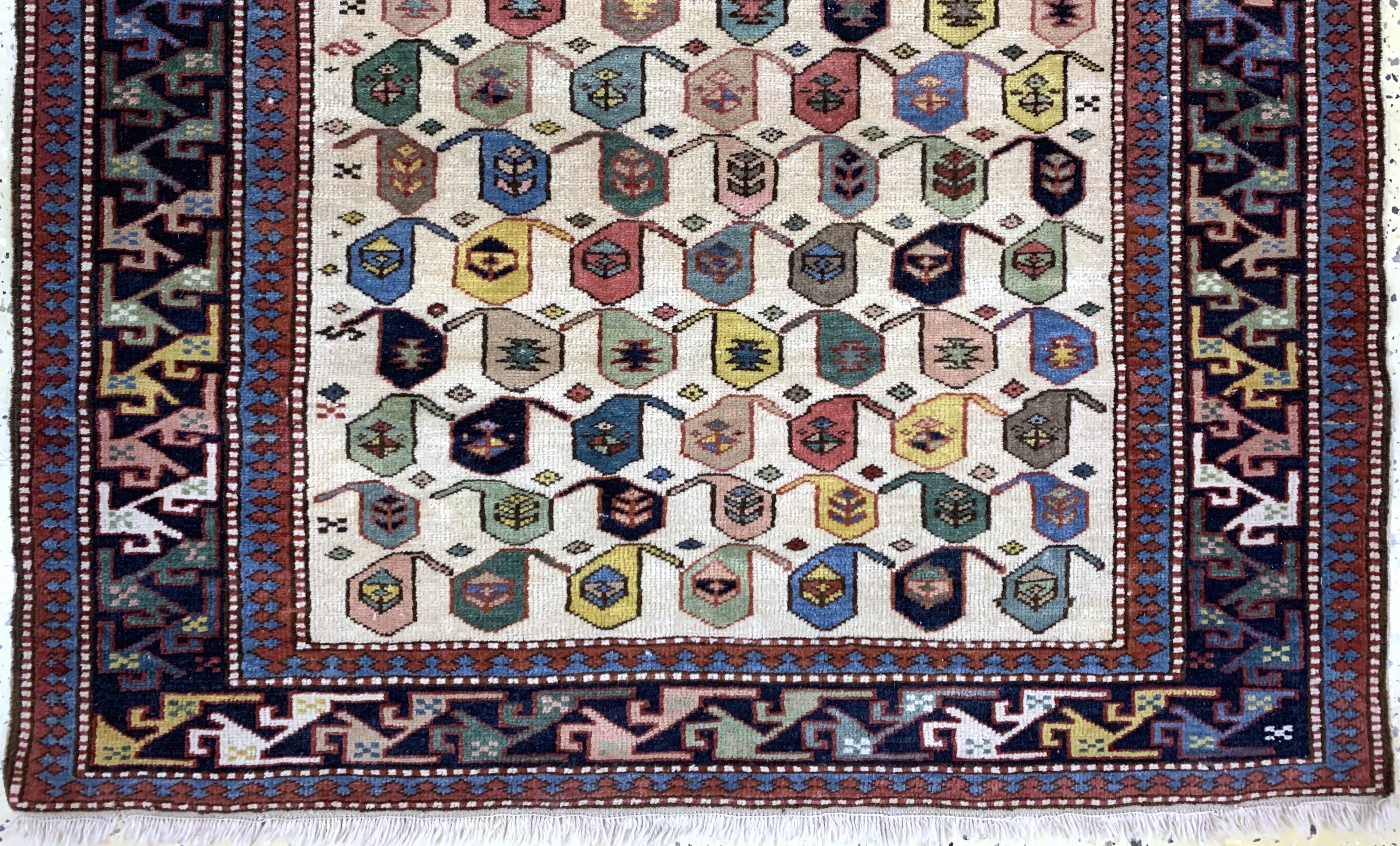 Detail c: Schirwan"Gebetsteppich", Kaukasus, um 1900,Wolle auf Wolle, ca. 150 x 105 cm, EHZ: 3-4