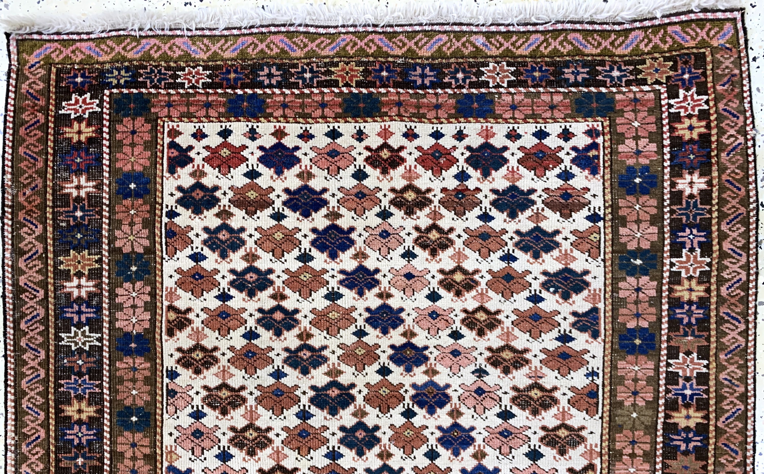 Detail a: Schirwan antik, Kaukasus, um 1900, Wolle auf Wolle, ca. 145 x 110 cm, EHZ: 2-3, (restauriert).