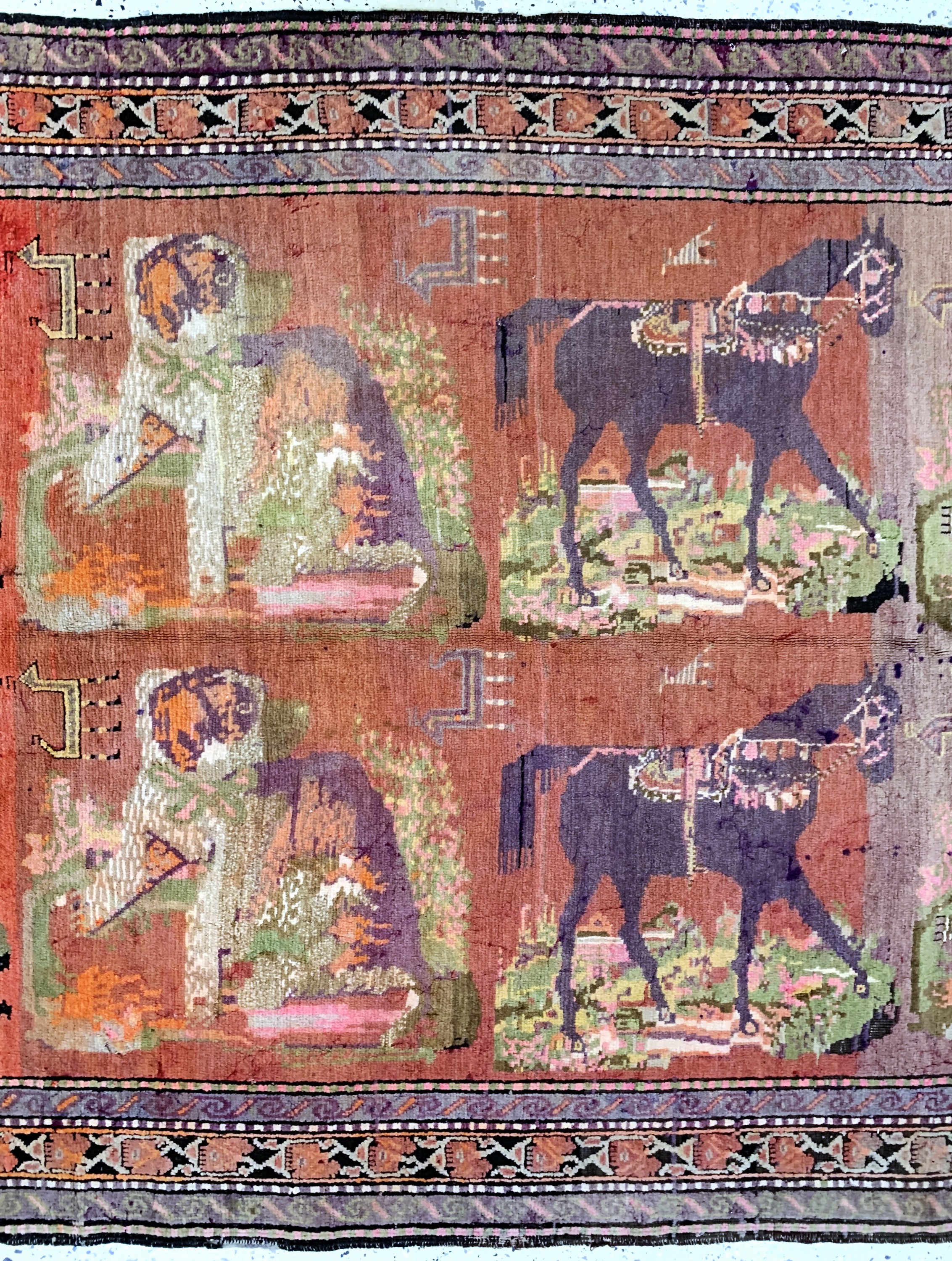 Detail b: Karabagh alt, Kaukasus, datiert 1928 -, Wolle auf Wolle, ca. 340 x 140 cm, Mottenfraß,EHZ: 3
