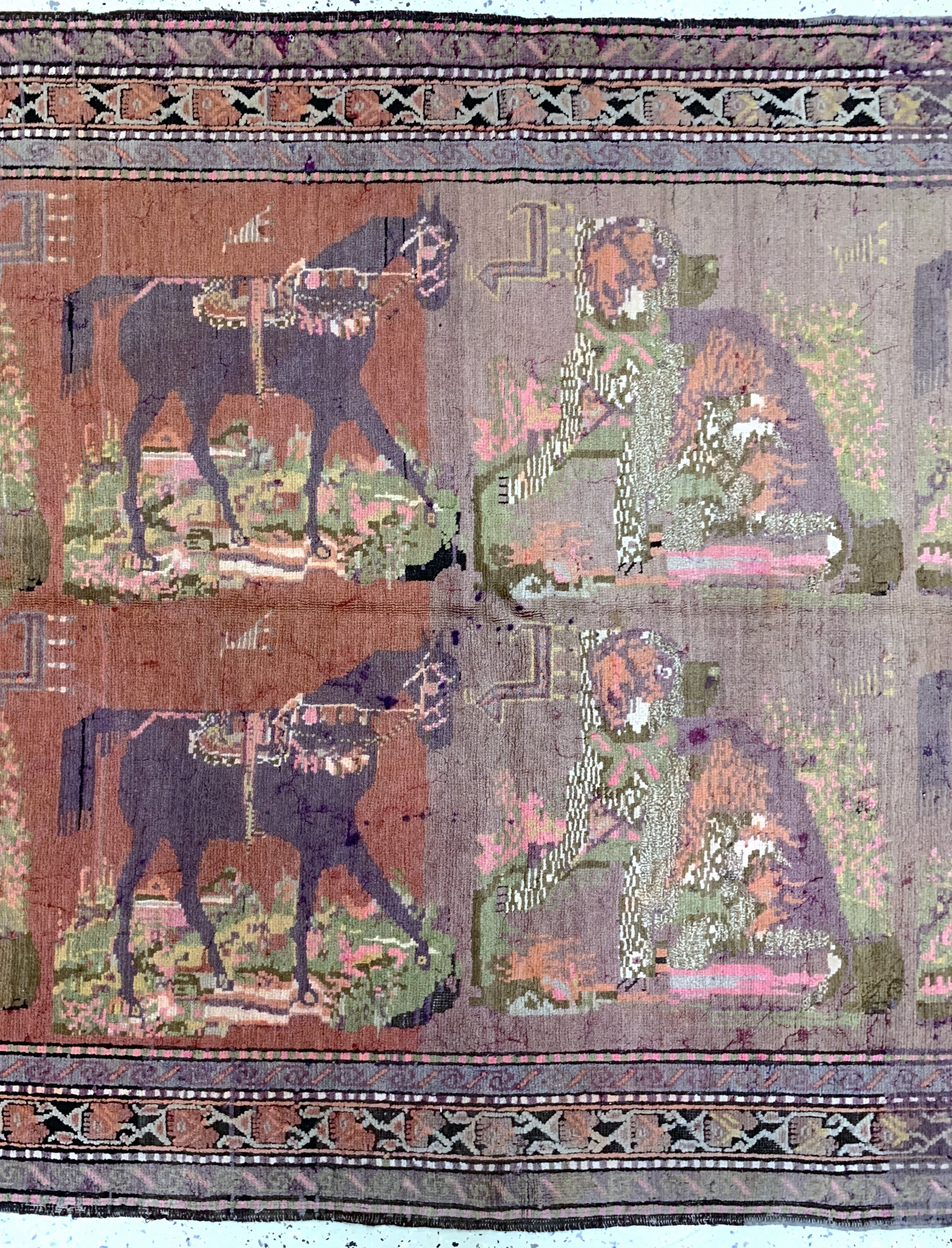Detail c: Karabagh alt, Kaukasus, datiert 1928 -, Wolle auf Wolle, ca. 340 x 140 cm, Mottenfraß,EHZ: 3