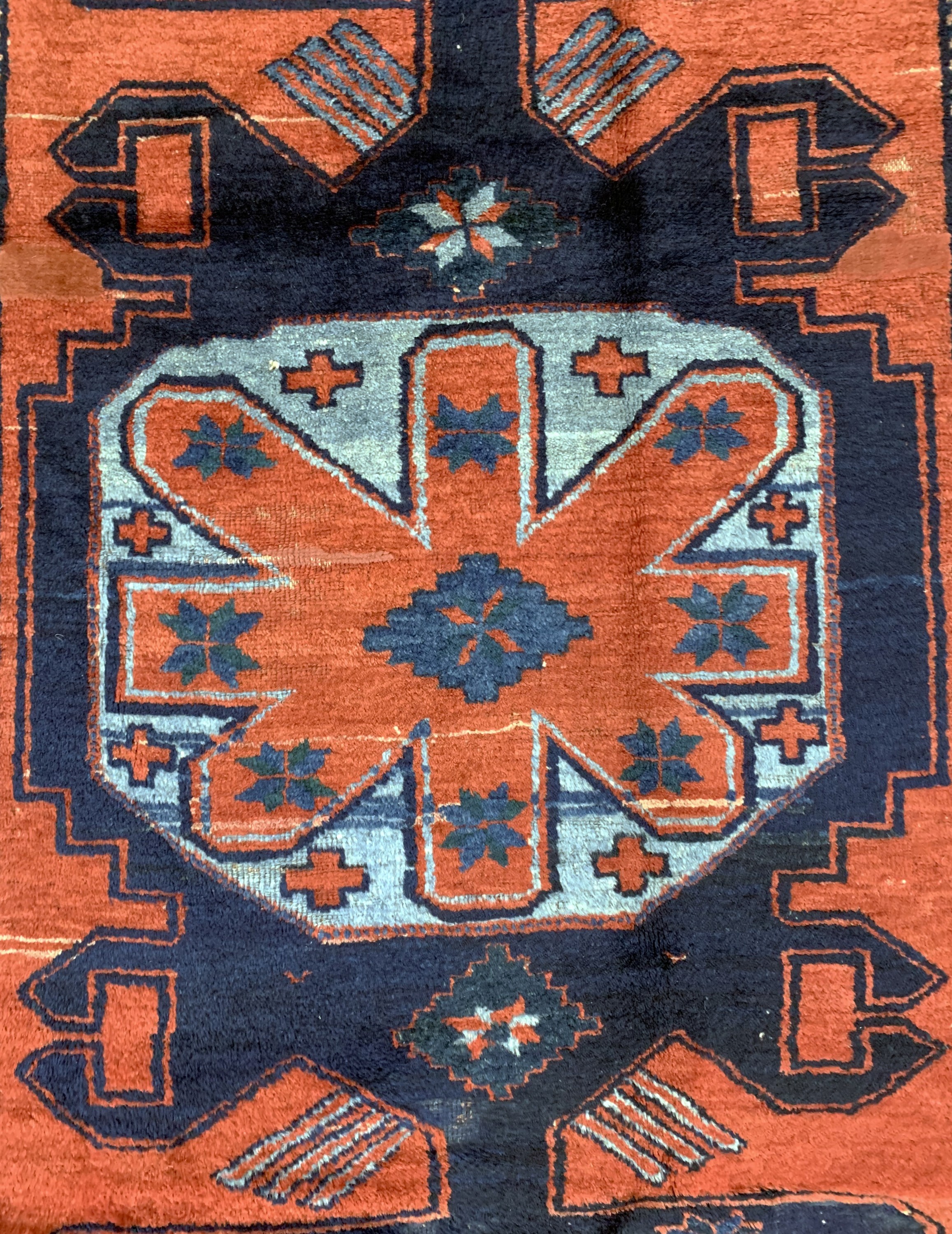 Detail b: Kazak antik, Kaukasus, um 1900, Wolle auf Wolle, ca. 214 x 125 cm, EHZ: 3-4