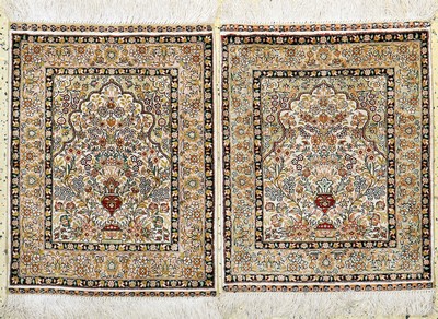 Image Ein paar Seiden Hereke, China, Ende 20.Jhd, reine Naturseide, ca. 61 x 46 cm, EHZ:2
