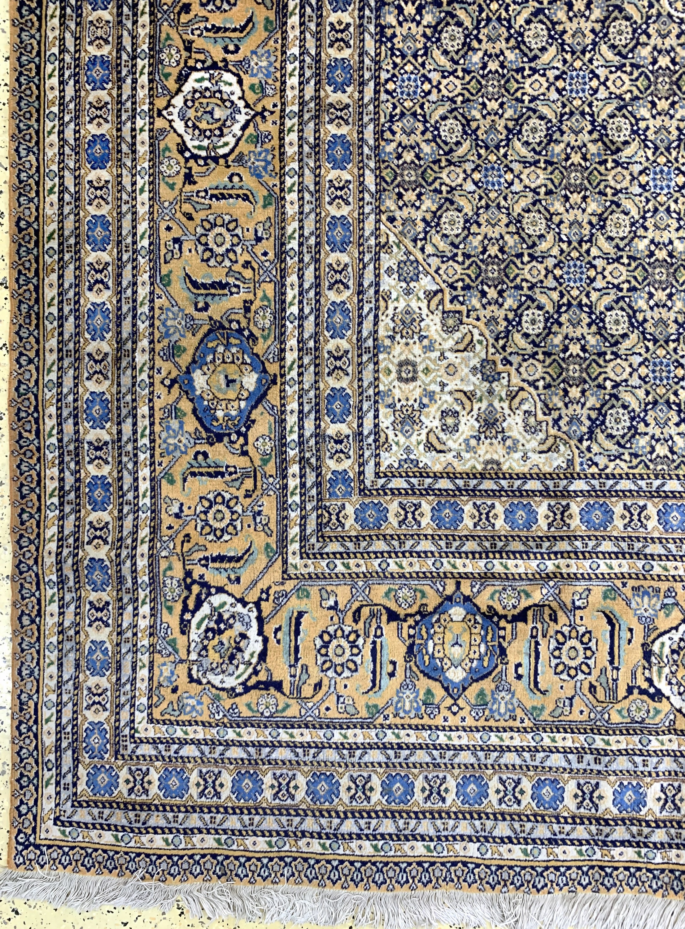 Detail c: Täbriz Mashaiekhi , Persien, , Wolle auf Baumwolle, ca. 403 x 324 cm, verblasst, EHZ: 2