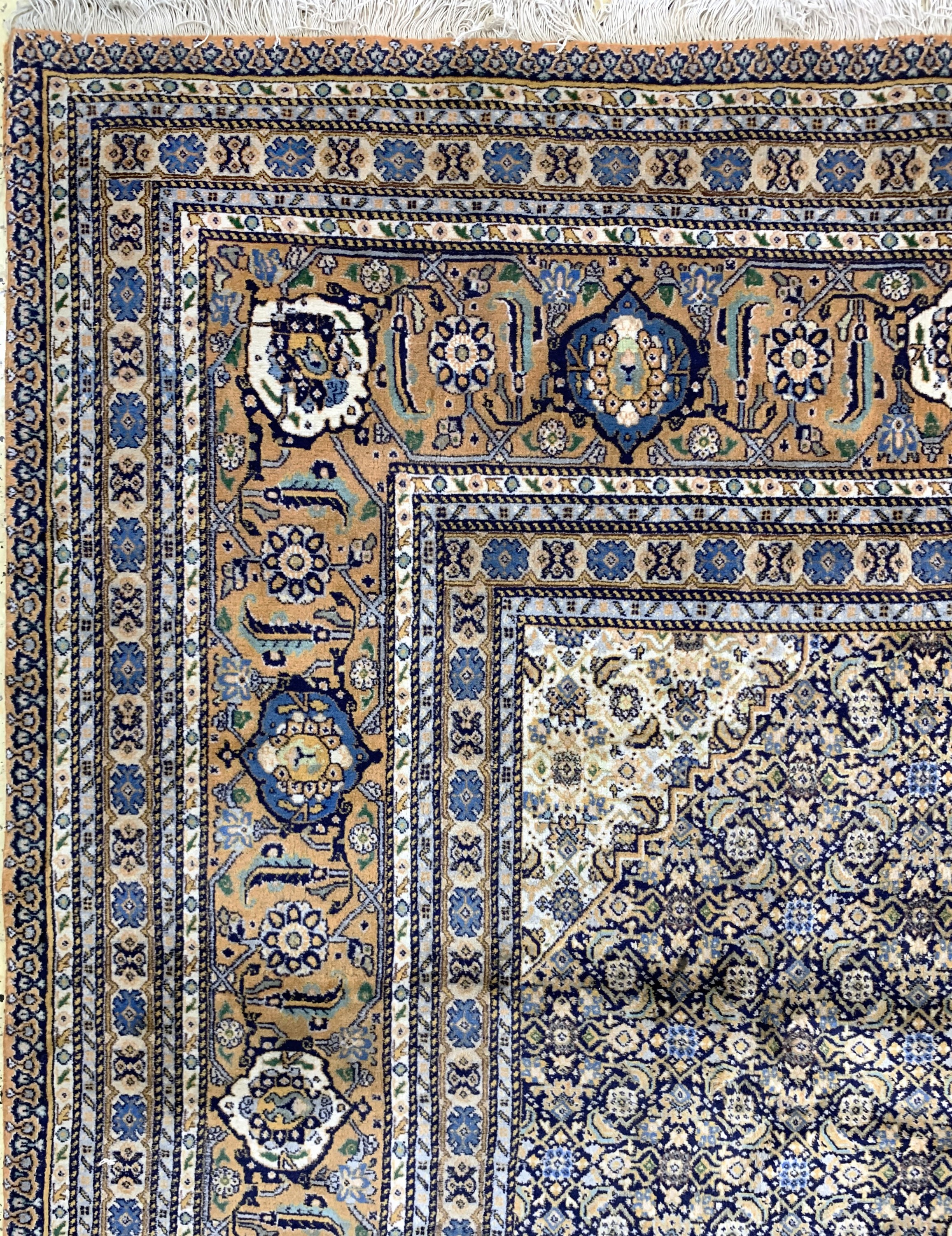 Detail e: Täbriz Mashaiekhi , Persien, , Wolle auf Baumwolle, ca. 403 x 324 cm, verblasst, EHZ: 2