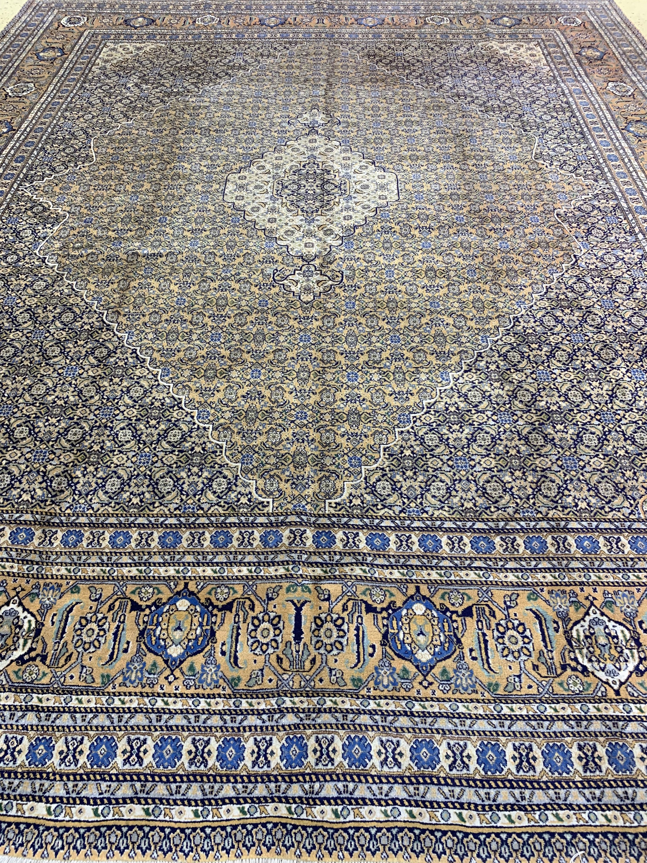 Detail h: Täbriz Mashaiekhi , Persien, , Wolle auf Baumwolle, ca. 403 x 324 cm, verblasst, EHZ: 2