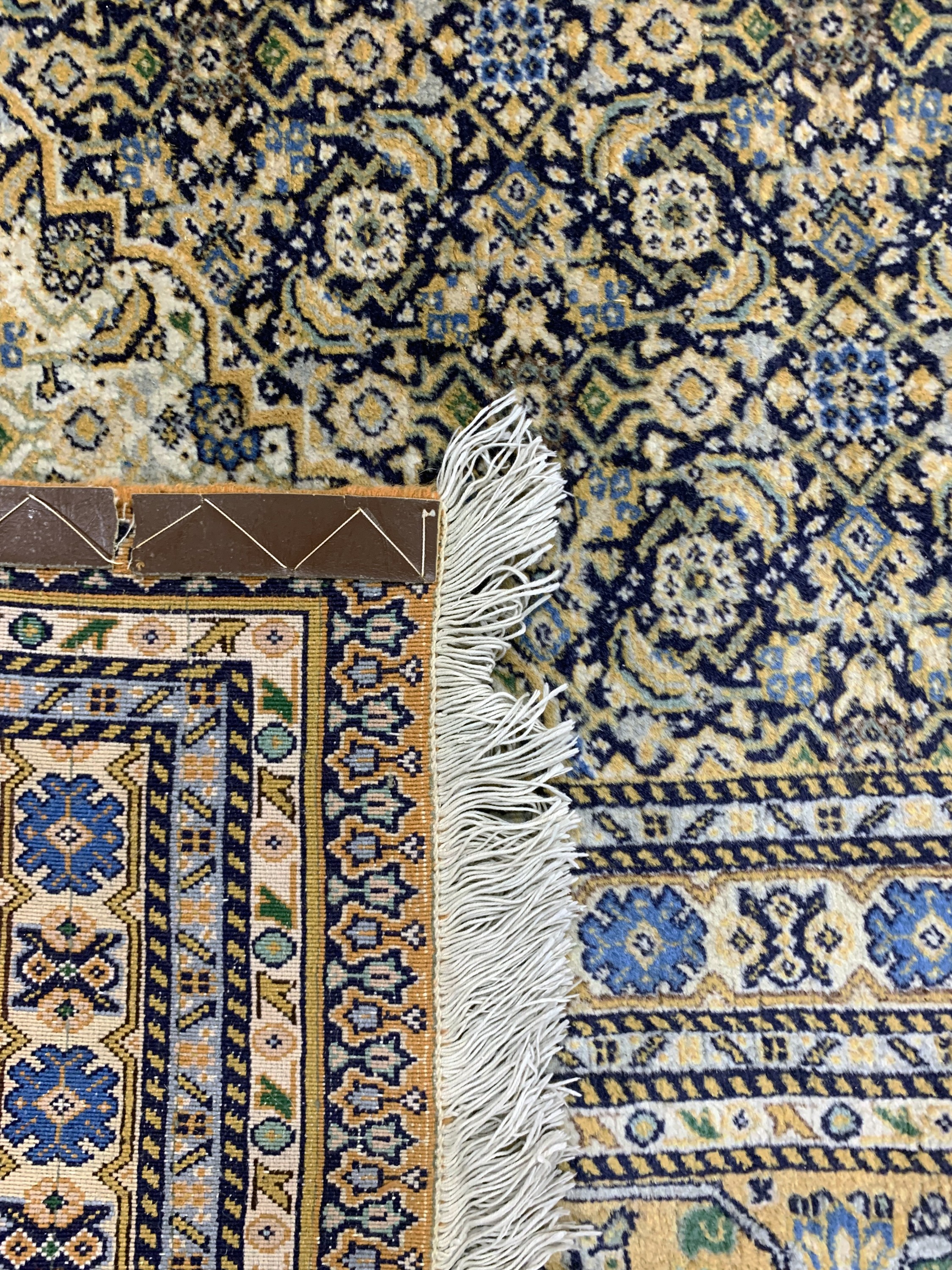 Detail i: Täbriz Mashaiekhi , Persien, , Wolle auf Baumwolle, ca. 403 x 324 cm, verblasst, EHZ: 2