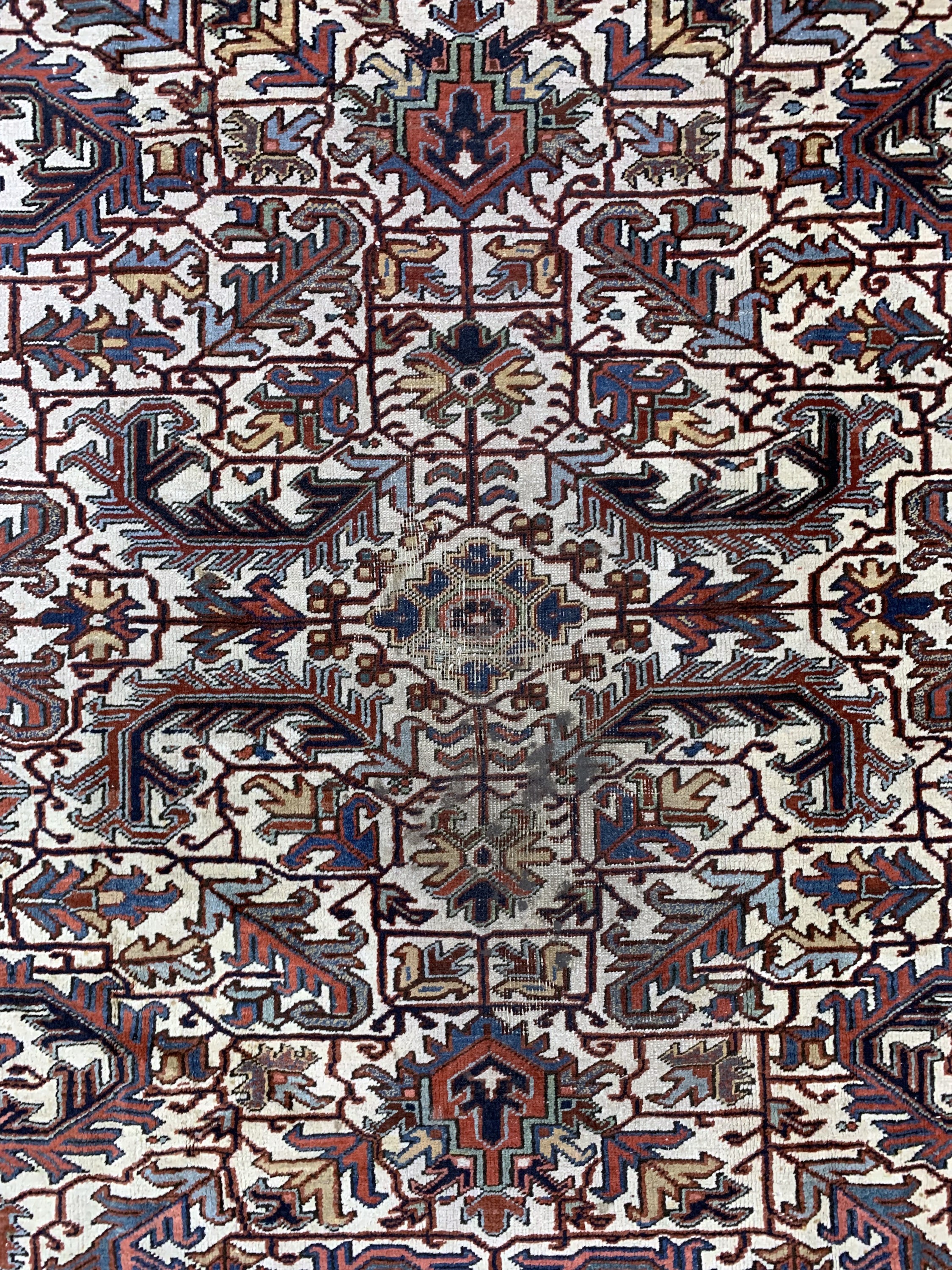Detail c: Heriz alt, Persien, Anfang 20.Jhd, Wolle auf Baumwolle, ca. 335 x 225 cm, EHZ: 3