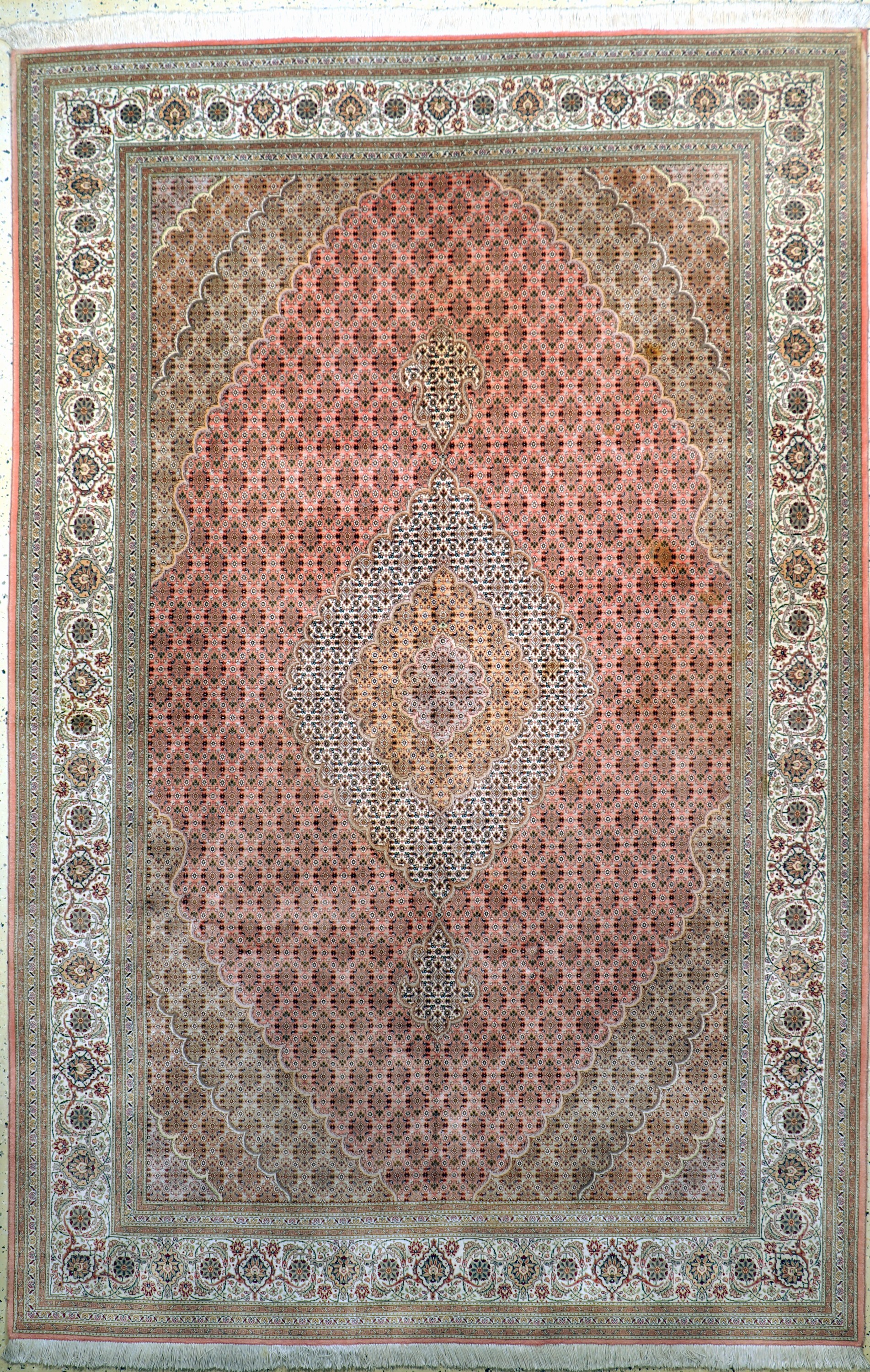 Täbriz fein(50 Raj), Persien, Ende 20.Jhd, Korkwolle mit Seide, ca. 310 x 204 cm, ca. 500.000 Kn/qm, EHZ: 2(fleckig)