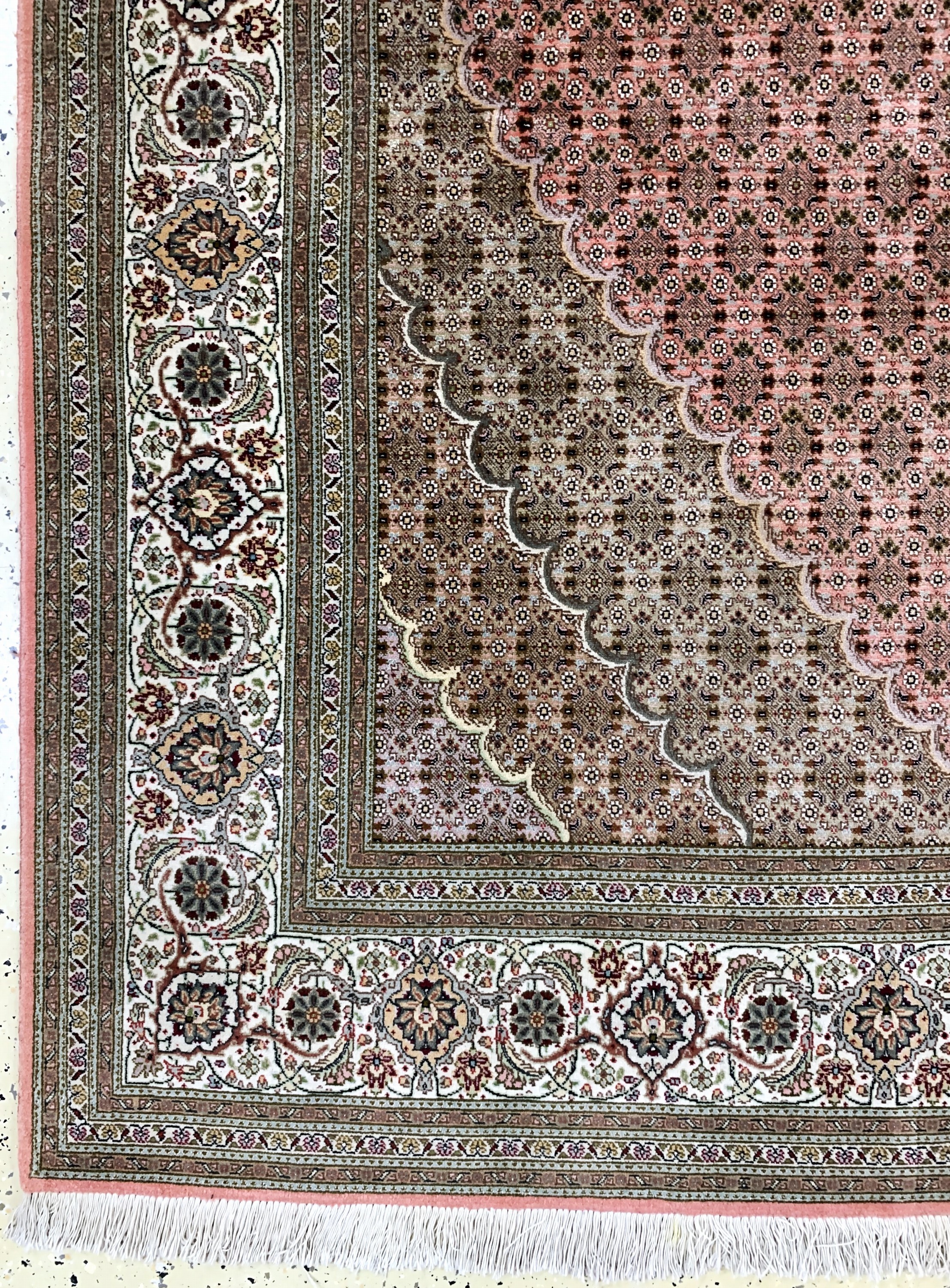 Detail b: Täbriz fein(50 Raj), Persien, Ende 20.Jhd, Korkwolle mit Seide, ca. 310 x 204 cm, ca. 500.000 Kn/qm, EHZ: 2(fleckig)