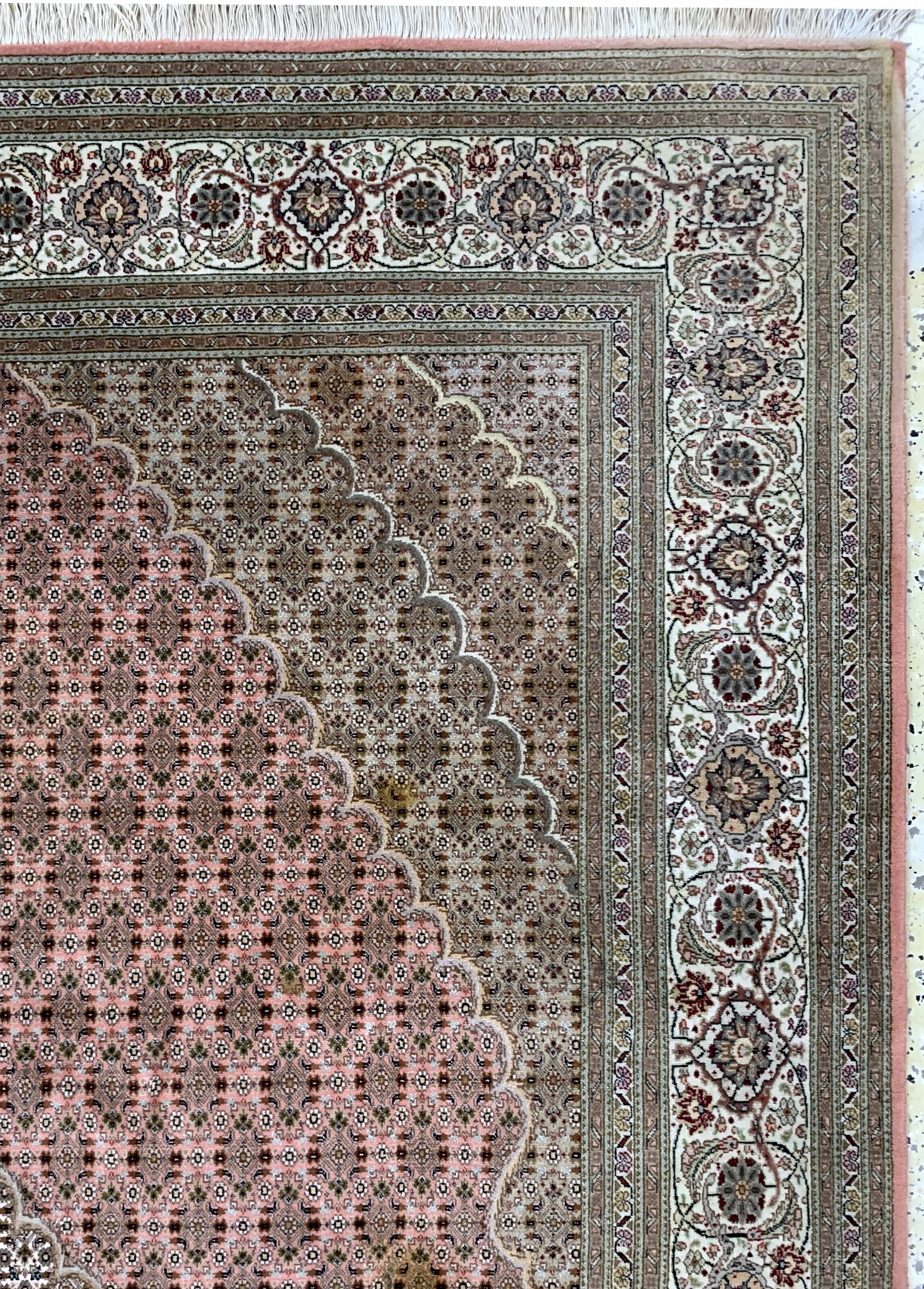 Detail e: Täbriz fein(50 Raj), Persien, Ende 20.Jhd, Korkwolle mit Seide, ca. 310 x 204 cm, ca. 500.000 Kn/qm, EHZ: 2(fleckig)