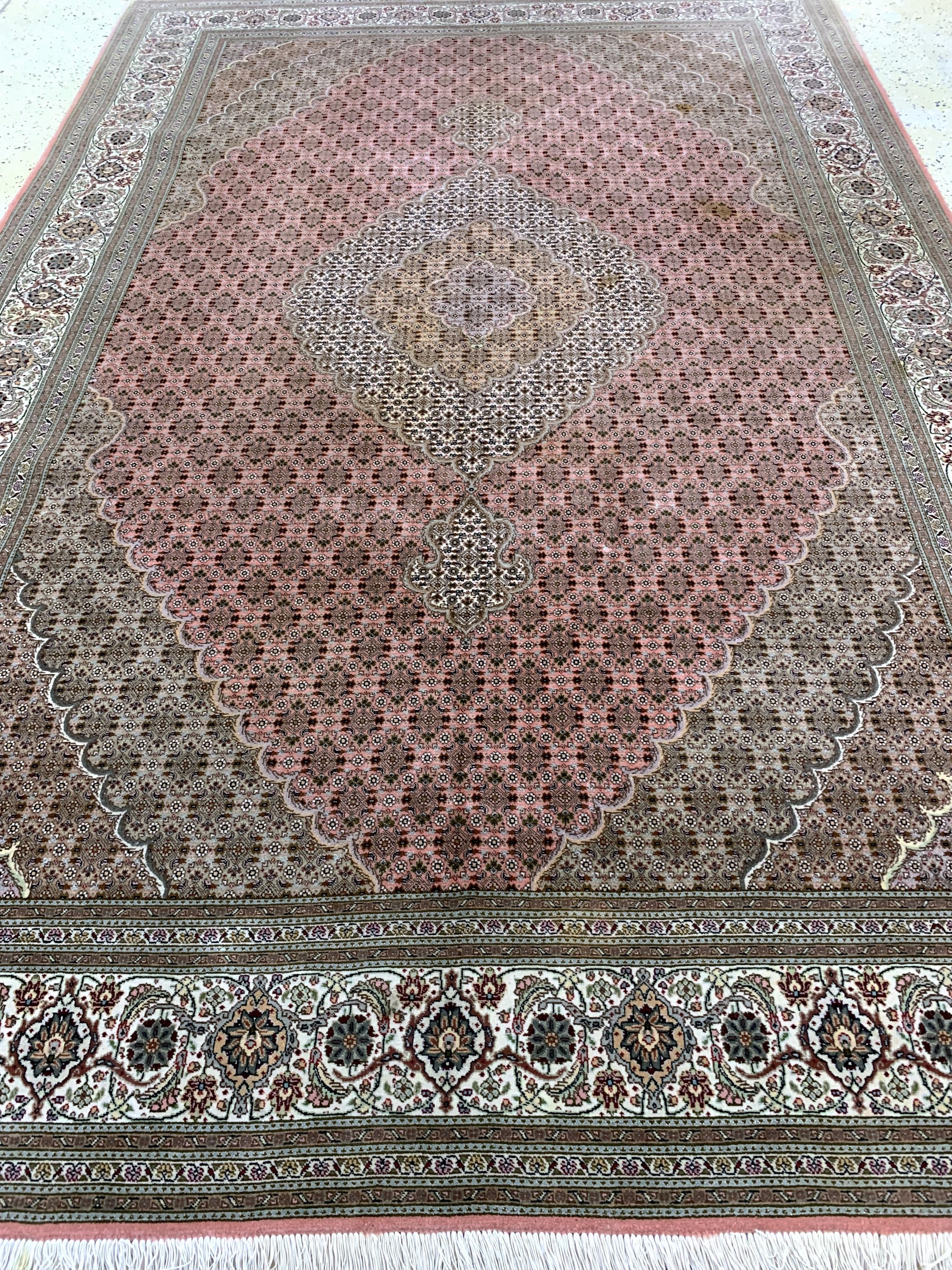Detail f: Täbriz fein(50 Raj), Persien, Ende 20.Jhd, Korkwolle mit Seide, ca. 310 x 204 cm, ca. 500.000 Kn/qm, EHZ: 2(fleckig)