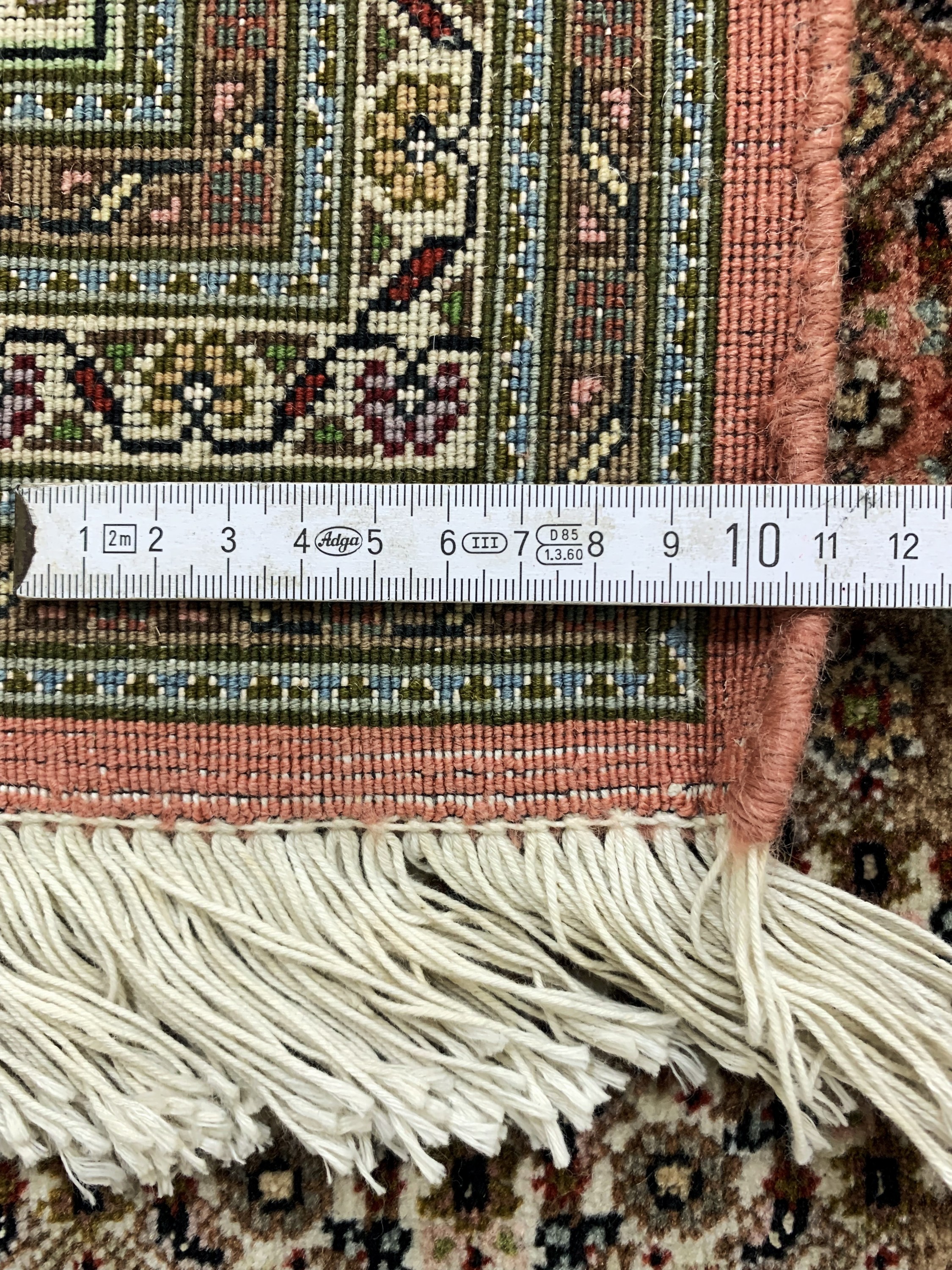 Detail g: Täbriz fein(50 Raj), Persien, Ende 20.Jhd, Korkwolle mit Seide, ca. 310 x 204 cm, ca. 500.000 Kn/qm, EHZ: 2(fleckig)