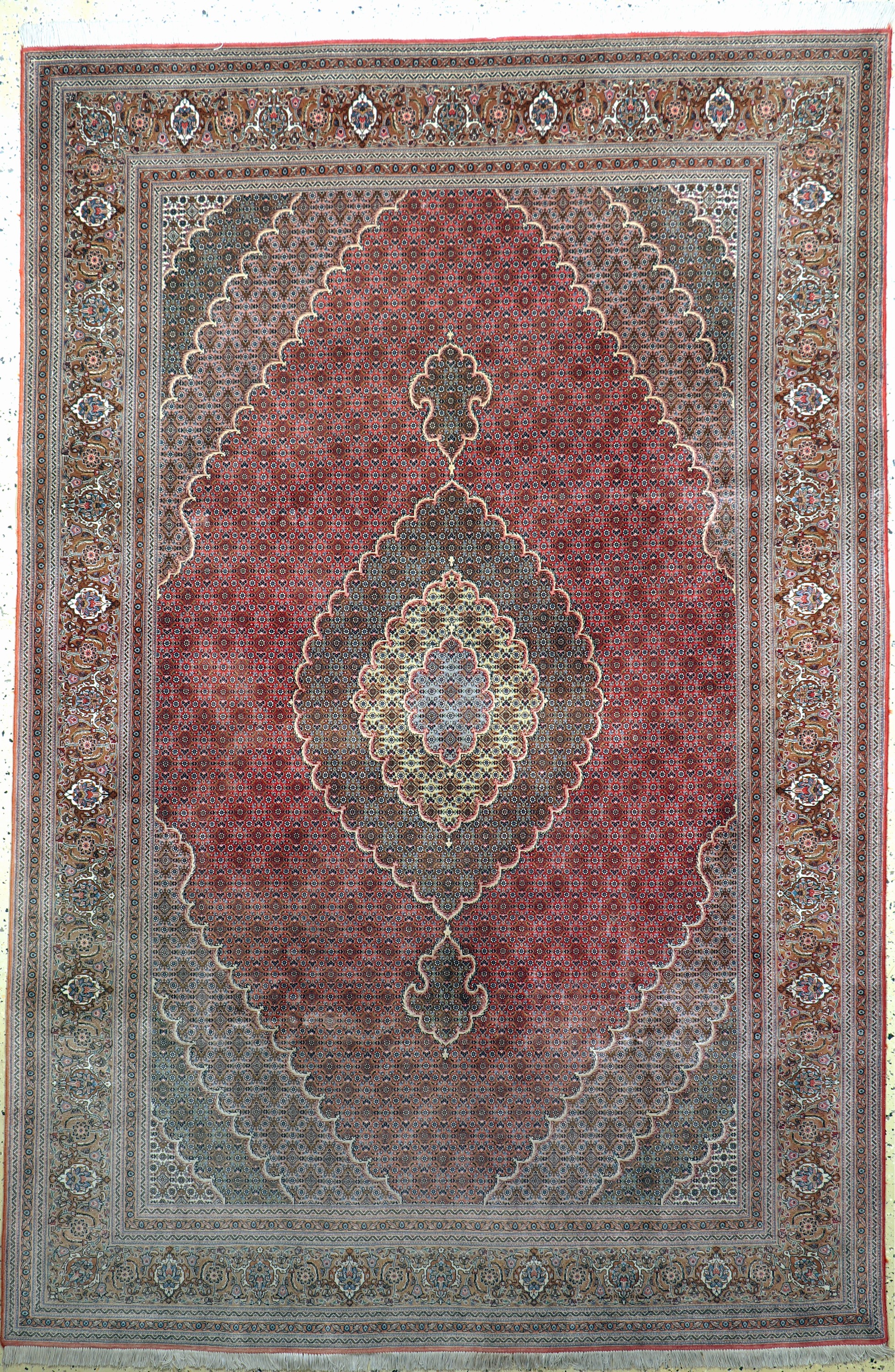 Täbriz fein(50 Raj), Persien, Ende 20.Jhd, Korkwolle mit Seide, ca. 300 x 200 cm, ca. 500.000 Kn/qm, verblasst, EHZ: 2