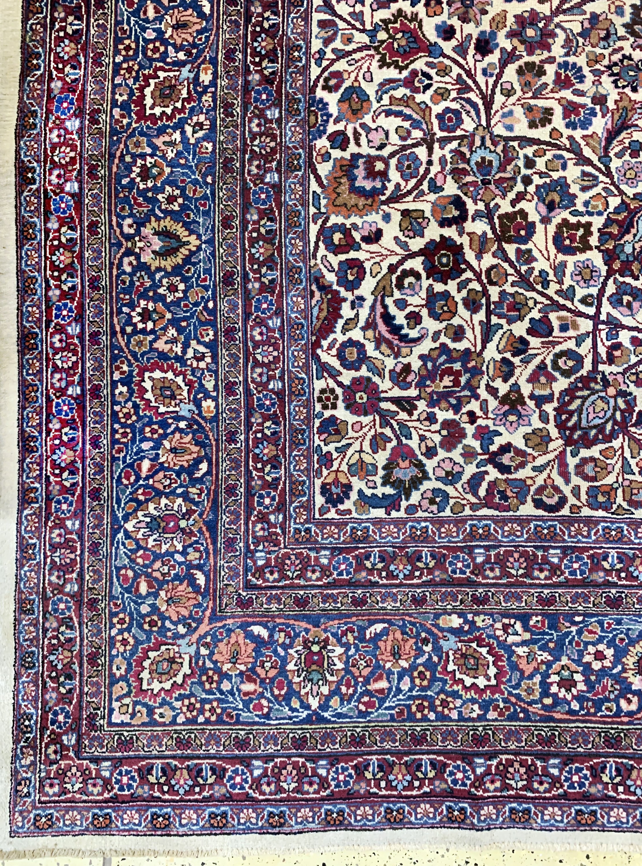 Detail b: Mesched alt Persien, signiert"Amoghli", Mitte 20.Jhd, Wolle auf Baumwolle, ca. 411 x 314 cm, EHZ: 3