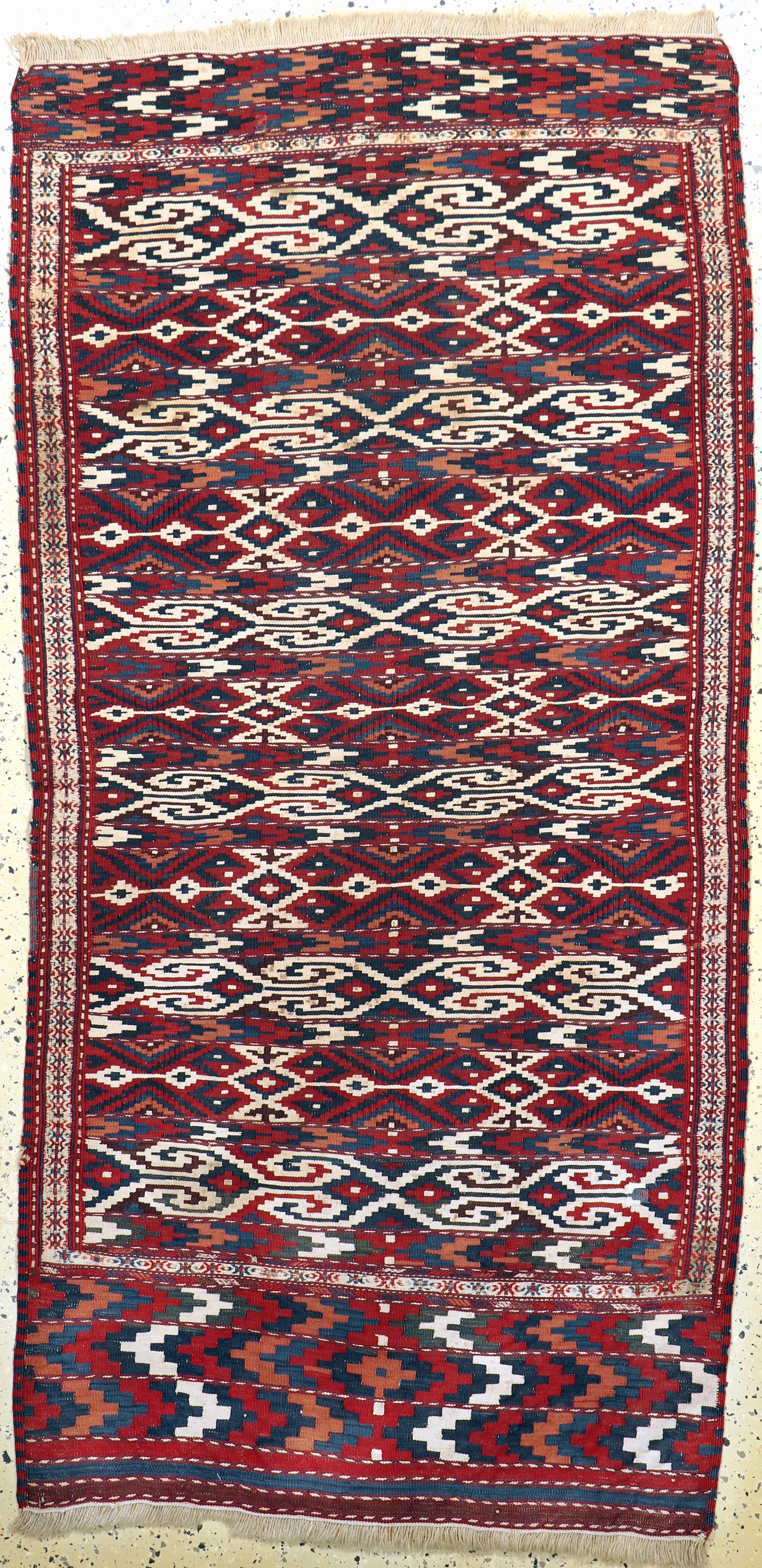 Sumakh alt, Turkmenistan, Anfang 20.Jhd, Wolle auf Wolle, ca. 200 x 100 cm, EHZ: 2-3(kleiner Riss am Rand).