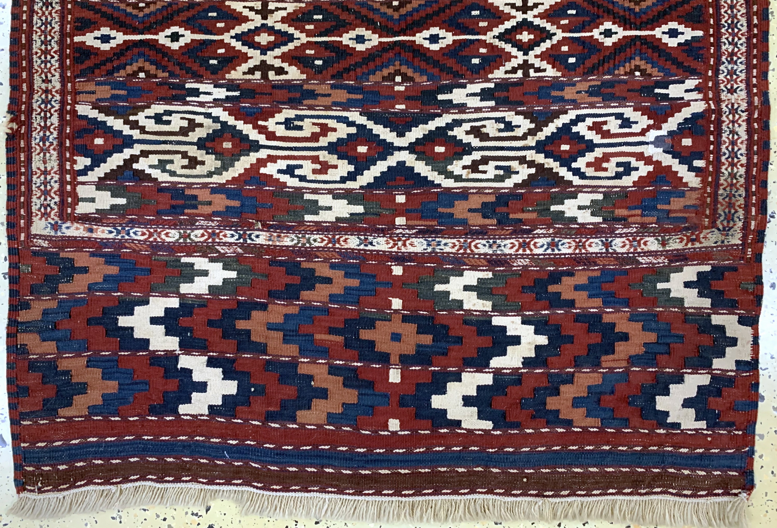 Detail c: Sumakh alt, Turkmenistan, Anfang 20.Jhd, Wolle auf Wolle, ca. 200 x 100 cm, EHZ: 2-3(kleiner Riss am Rand).