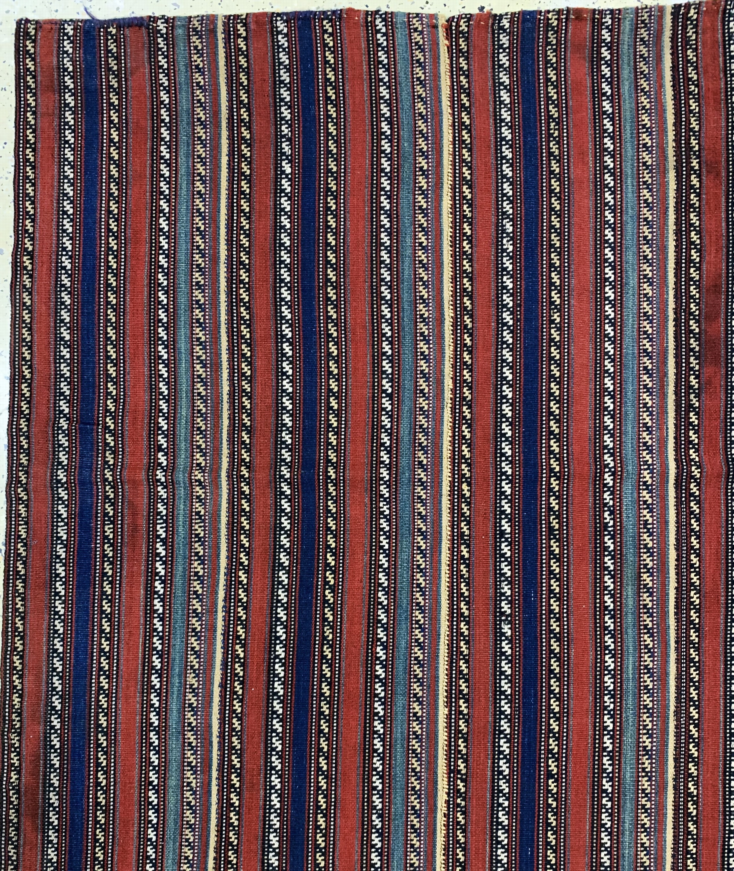 Detail d: Djajim"Nomaden-Decke", Persien, Anfang 20.Jhd, Wolle auf Wolle, ca. 240 x 240 cm, Reinigungsbedürftig, EHZ: 2(8 Bahnig).