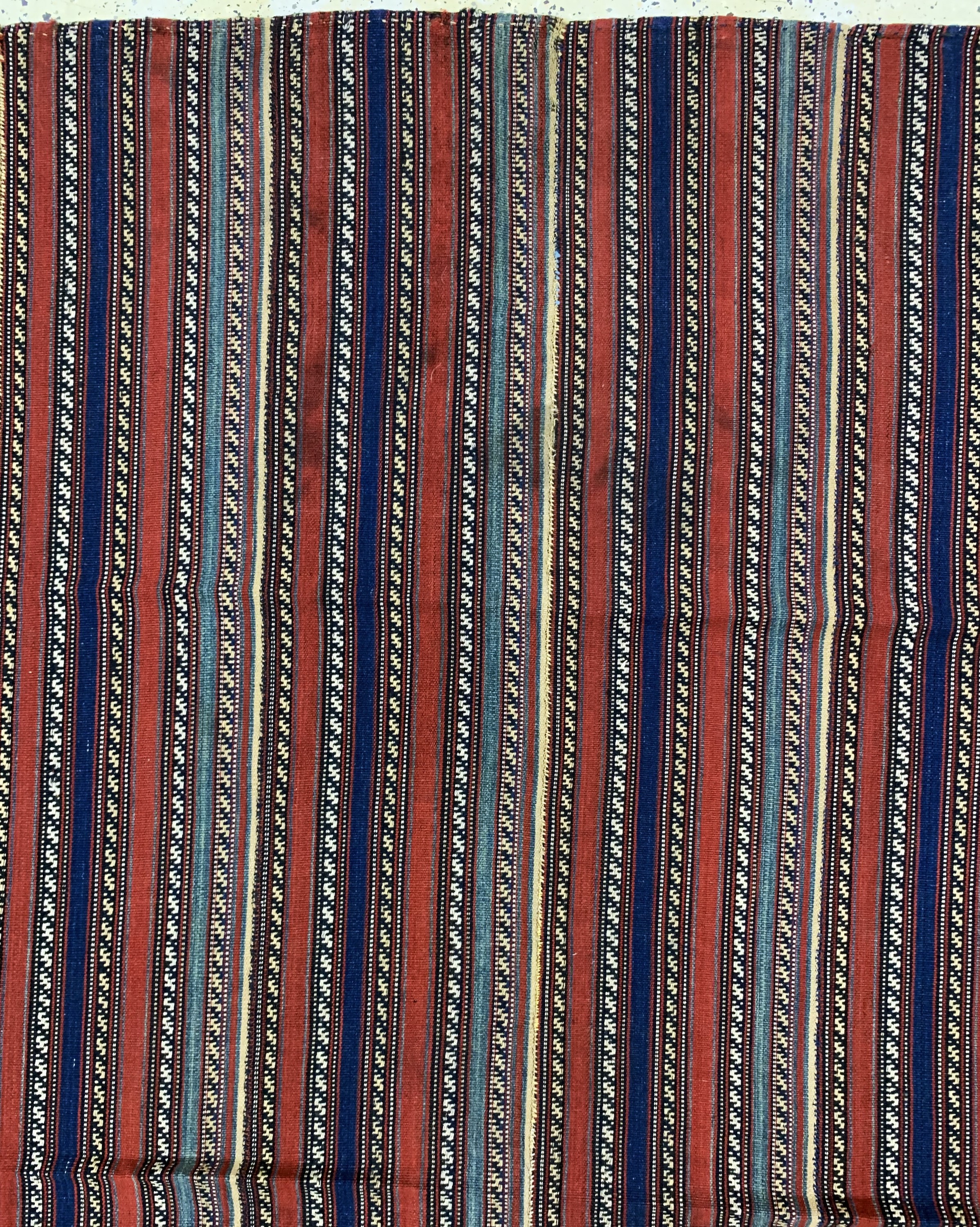 Detail e: Djajim"Nomaden-Decke", Persien, Anfang 20.Jhd, Wolle auf Wolle, ca. 240 x 240 cm, Reinigungsbedürftig, EHZ: 2(8 Bahnig).