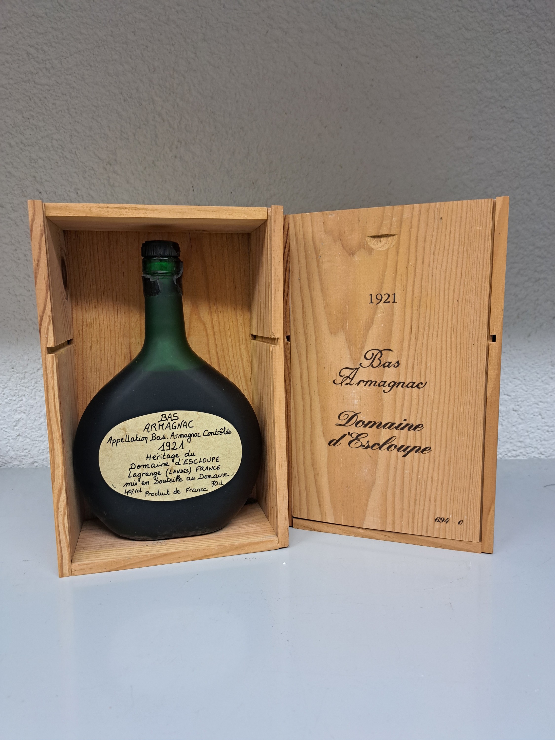 Detail a: 2 Flaschen 1921 Domaine d'Escaloupe, Vintage Bas Armagnac, Lagrange, ca. 700ml, 40%Vol., in in Holzkiste