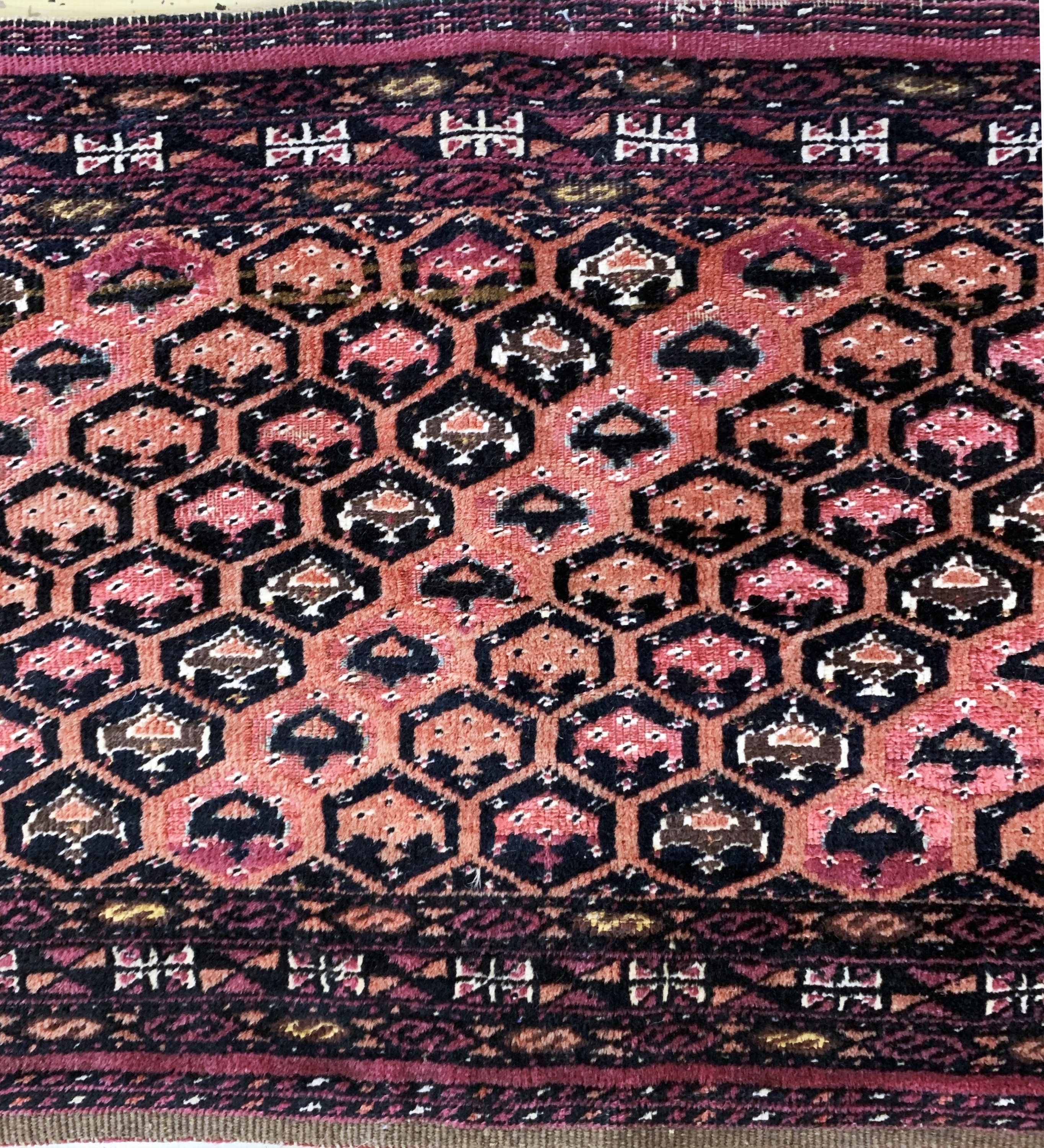 Detail b: "Saryk"Torba antik, Turkmenistan, 19.Jhd, Wolle mit Seide auf Wolle, ca. 130 x 40 cm, EHZ: 2-3