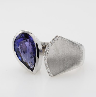 Image Ring mit Tansanit und Brillanten, WG 750/ 000, tropfenf. facett. Tansanit ca. 6.58 ct, ...