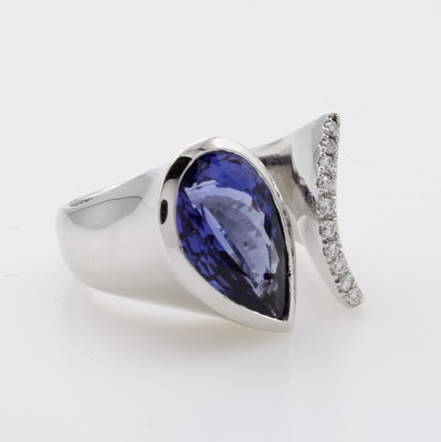 26933126a - Ring mit Tansanit und Brillanten, WG 750/ 000, tropfenf. facett. Tansanit ca. 6.58 ct, ...