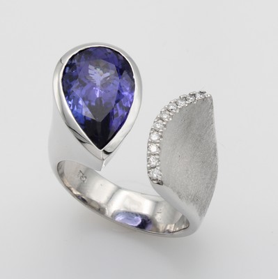 26933126b - Ring mit Tansanit und Brillanten, WG 750/ 000, tropfenf. facett. Tansanit ca. 6.58 ct, ...