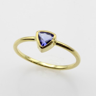26933143a - Schmaler Ring mit Tansanit, GG 585/000, Tansanit im Triangelschl. ca. 0.5 ct, RW ca. 60 ...