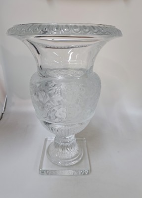 26933155d - Paar Kratervasen Lalique, France, 2. Hälfte 20. Jh., Versailles, Kristallglas, ...